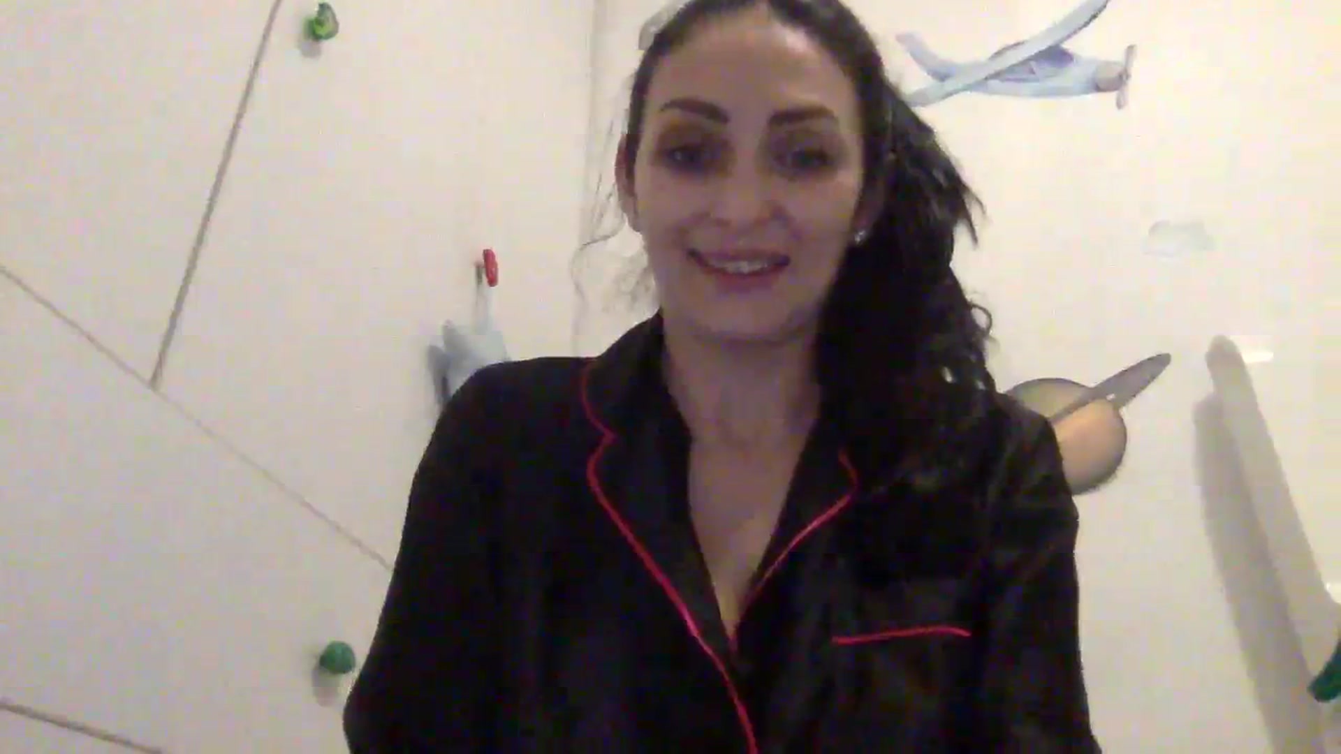 Gallery image thumbnail from Julia0410's myfreecams stream on, 01/08/2024, 13:42 image 19 of 20