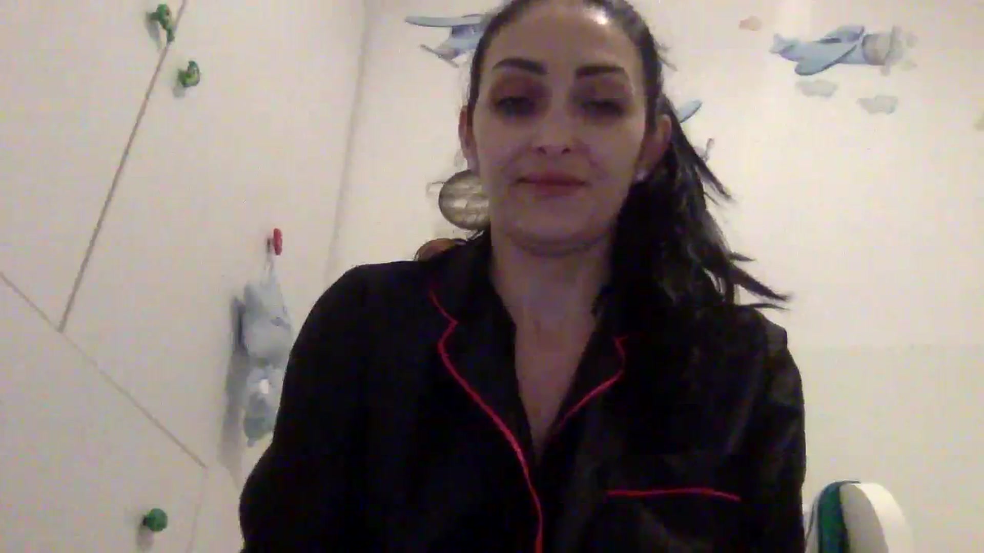 Gallery image thumbnail from Julia0410's myfreecams stream on, 01/08/2024, 13:42 image 6 of 20
