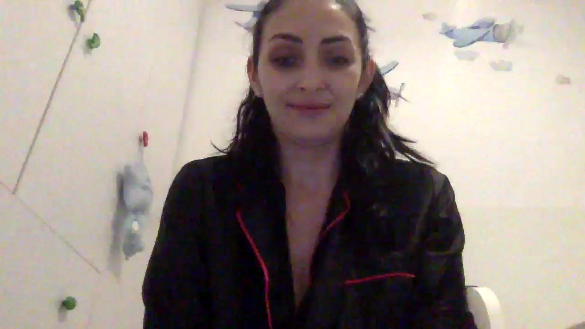 Gallery image thumbnail from Julia0410's myfreecams stream on, 01/08/2024, 13:42 image 1 of 20