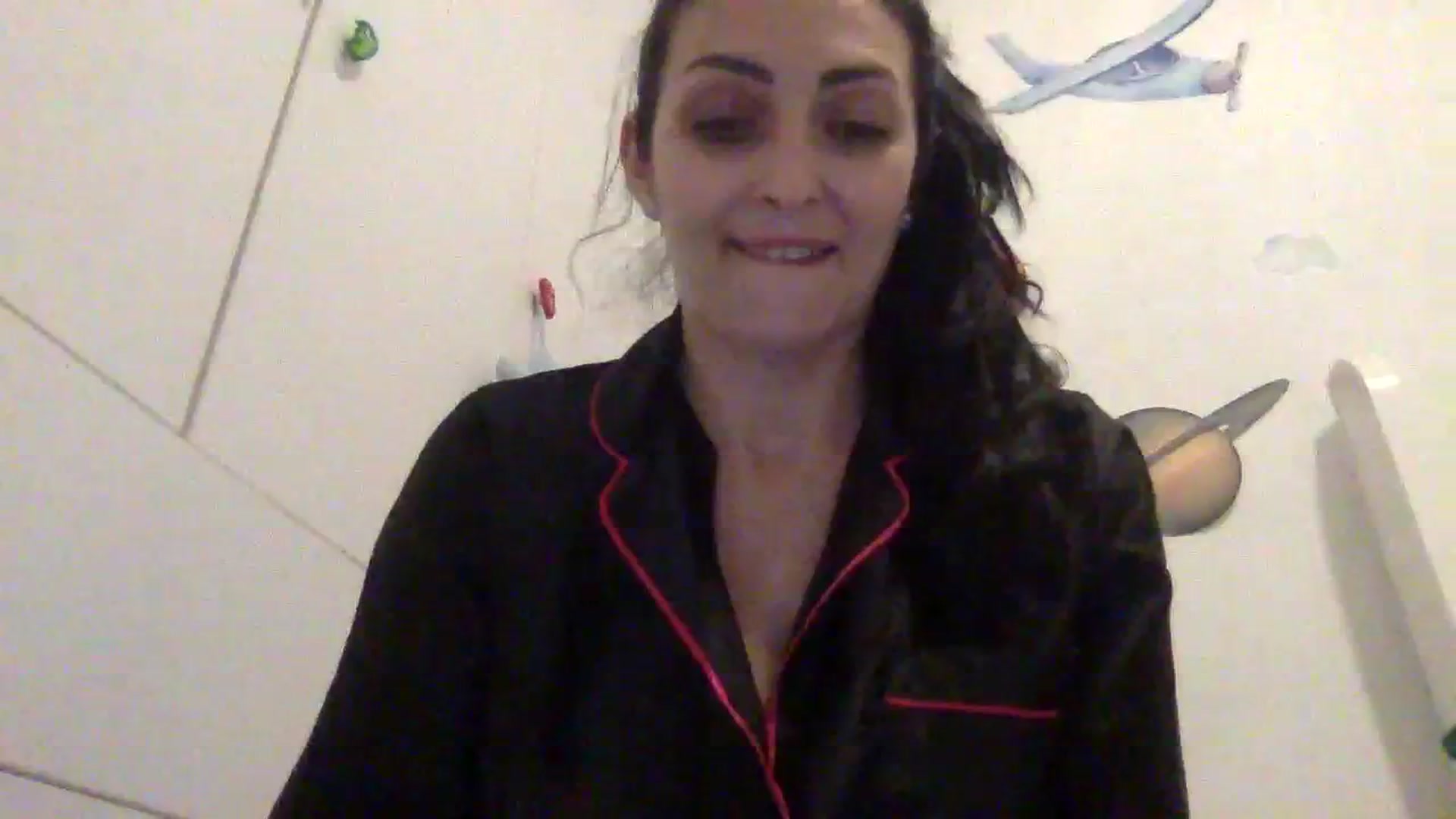 Gallery image thumbnail from Julia0410's myfreecams stream on, 01/08/2024, 13:42 image 18 of 20