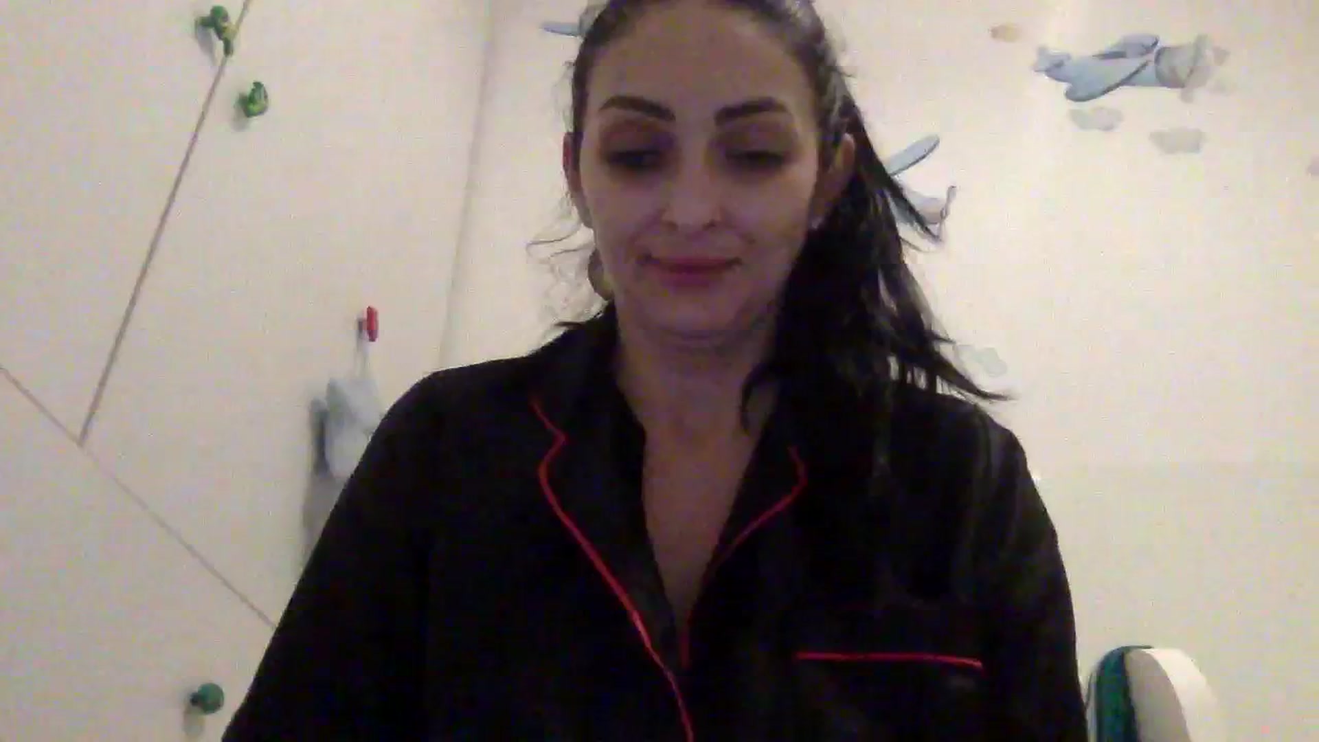 Gallery image thumbnail from Julia0410's myfreecams stream on, 01/08/2024, 13:42 image 5 of 20