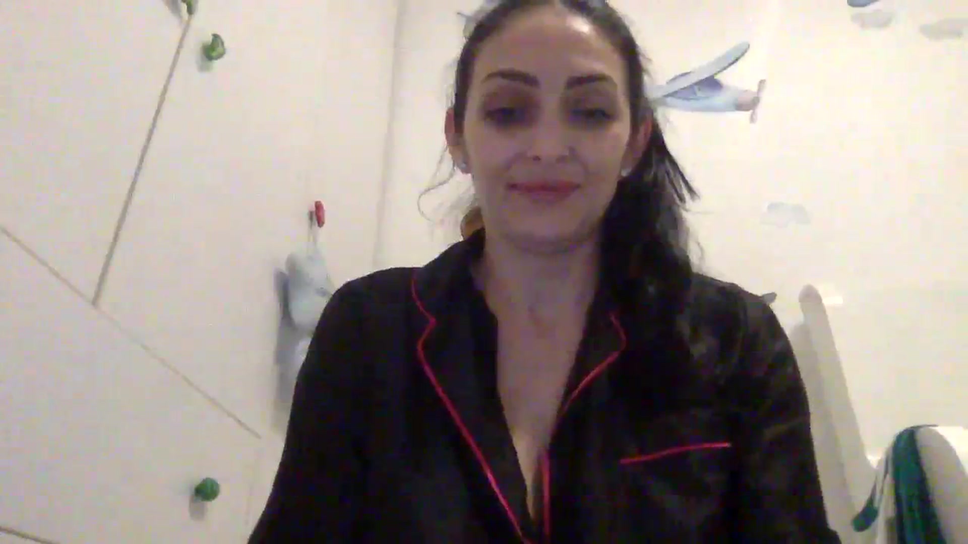 Gallery image thumbnail from Julia0410's myfreecams stream on, 01/08/2024, 13:42 image 14 of 20