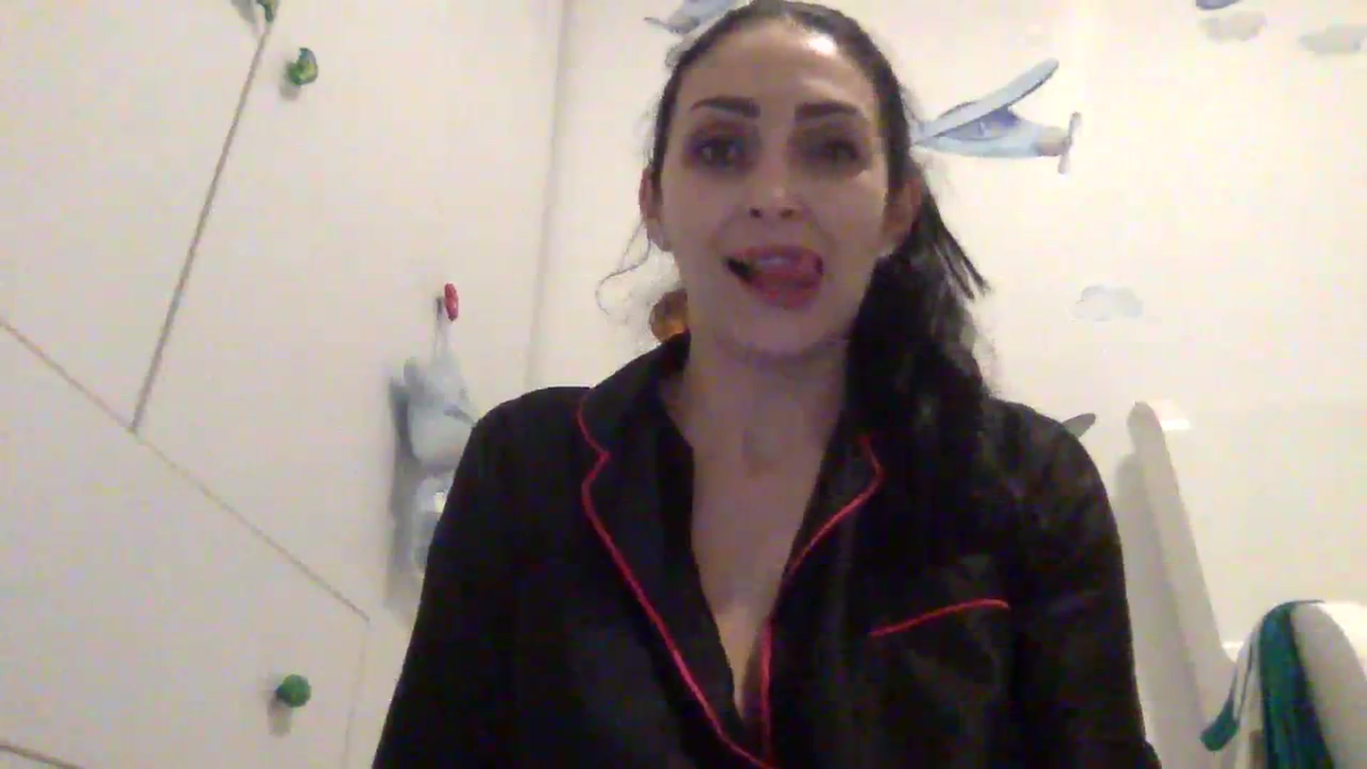 Gallery image thumbnail from Julia0410's myfreecams stream on, 01/08/2024, 13:42 image 13 of 20