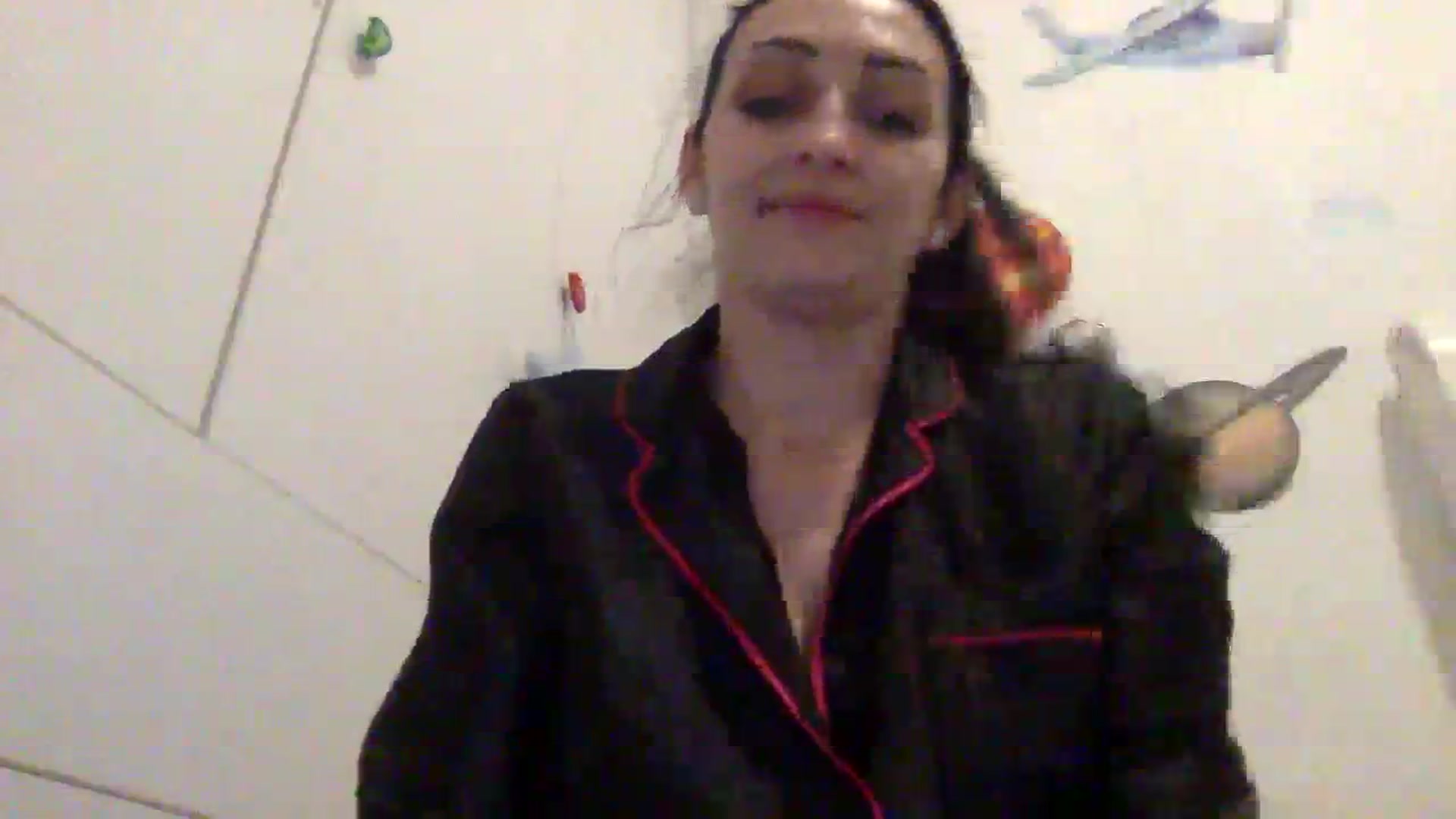 Gallery image thumbnail from Julia0410's myfreecams stream on, 01/08/2024, 13:42 image 16 of 20