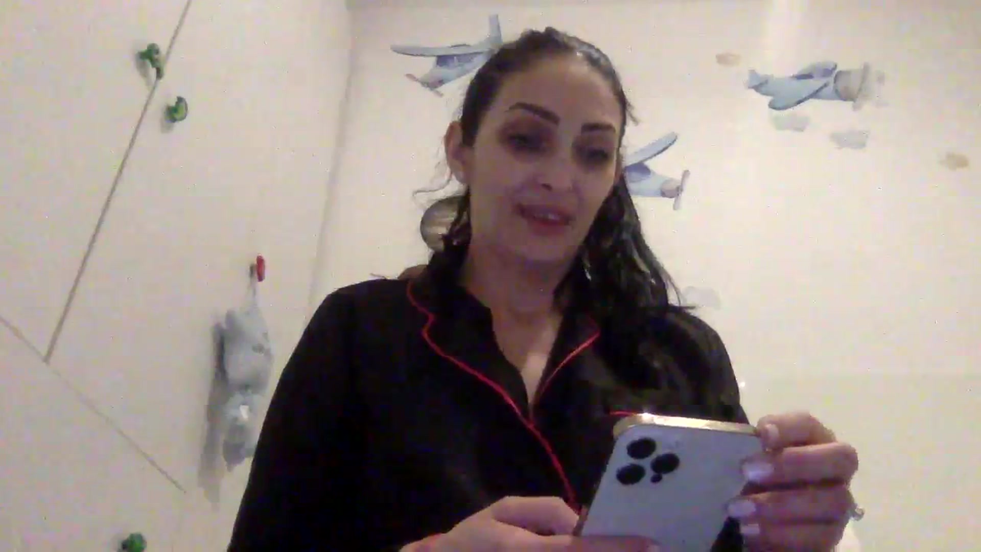 Gallery image thumbnail from Julia0410's myfreecams stream on, 01/08/2024, 13:42 image 4 of 20