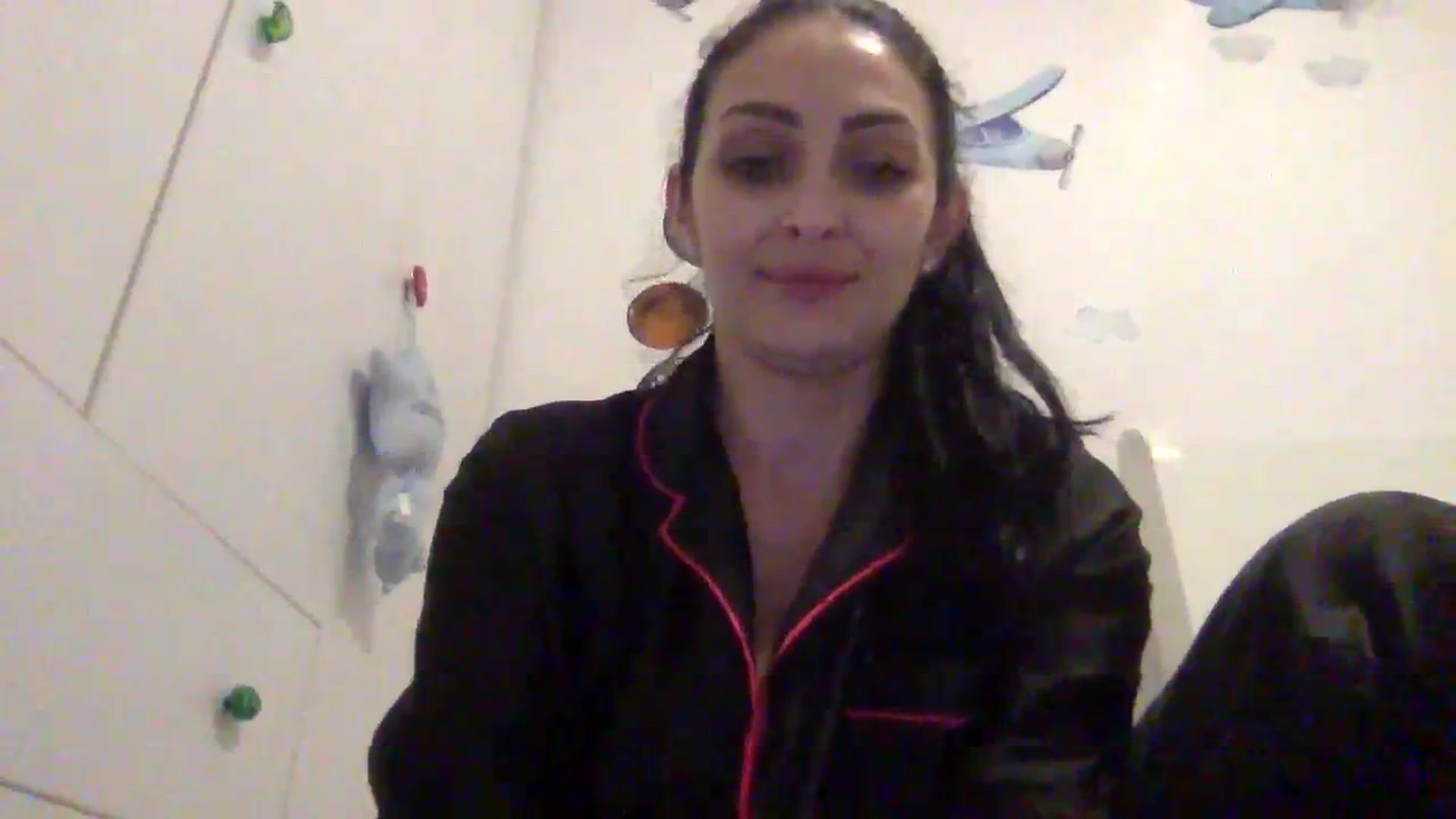Gallery image thumbnail from Julia0410's myfreecams stream on, 01/08/2024, 13:42 image 8 of 20