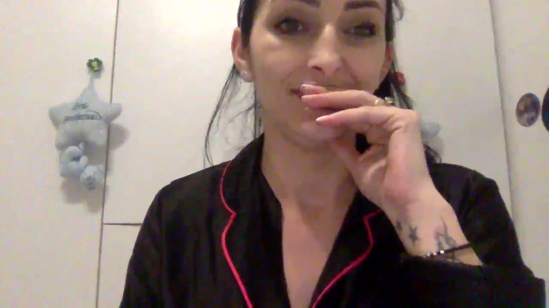Gallery image thumbnail from Julia0410's myfreecams stream on, 01/08/2024, 16:38 image 14 of 20
