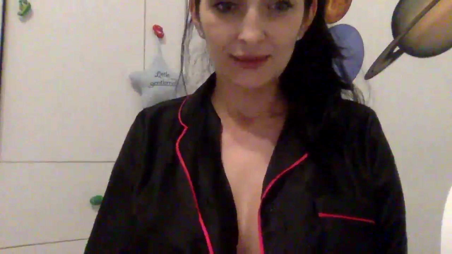 Gallery image thumbnail from Julia0410's myfreecams stream on, 01/08/2024, 17:17 image 14 of 20