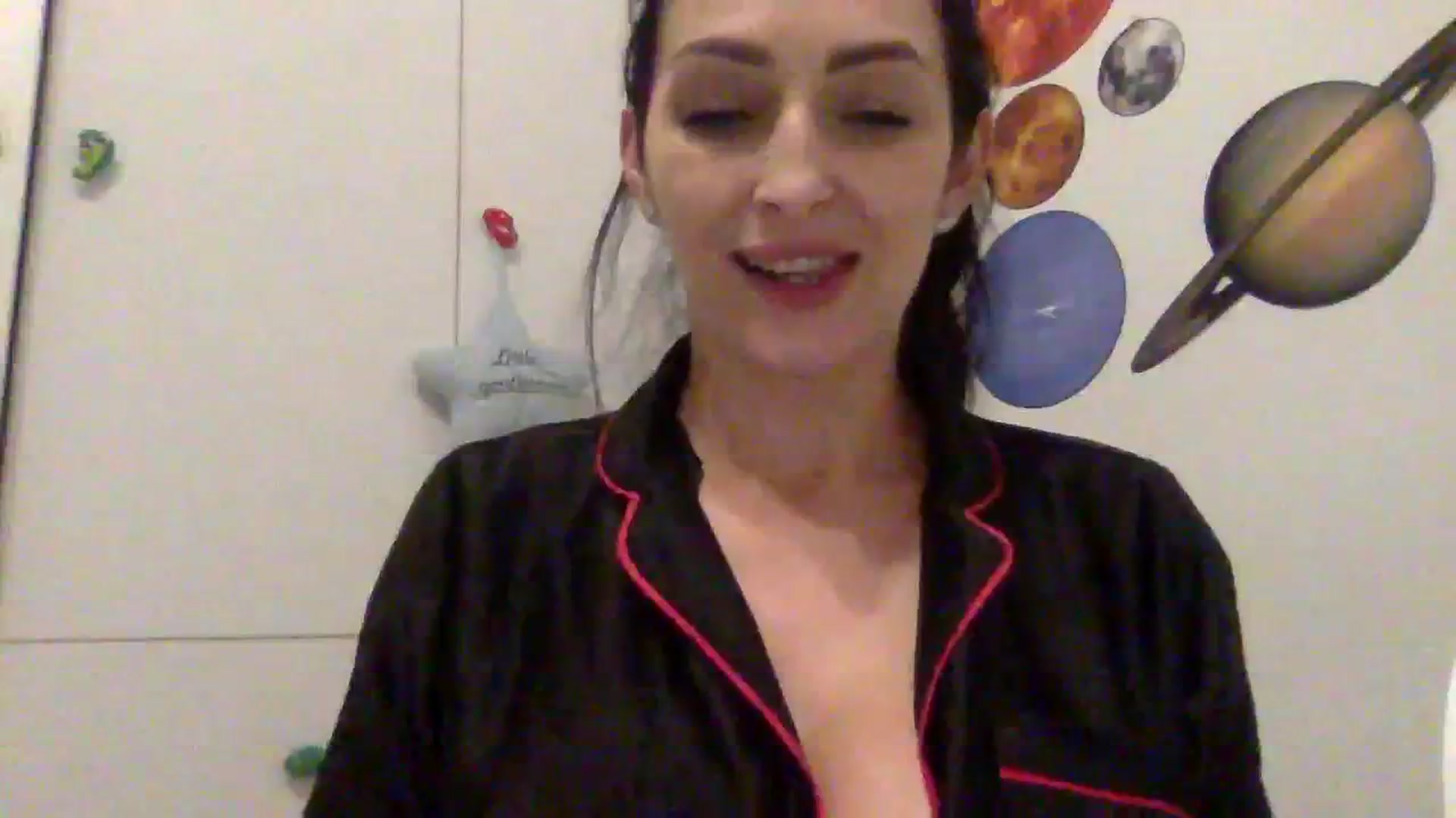 Gallery image thumbnail from Julia0410's myfreecams stream on, 01/08/2024, 17:17 image 7 of 20
