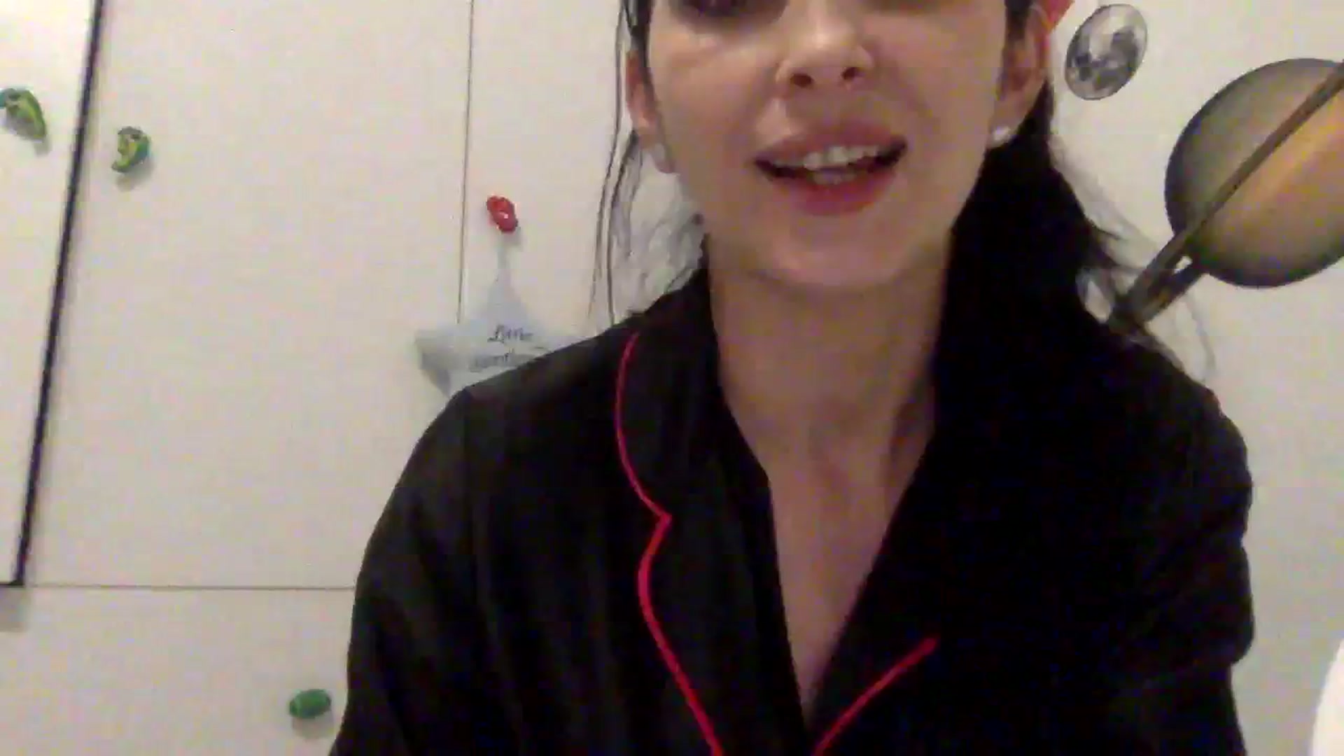 Gallery image thumbnail from Julia0410's myfreecams stream on, 01/08/2024, 17:17 image 10 of 20
