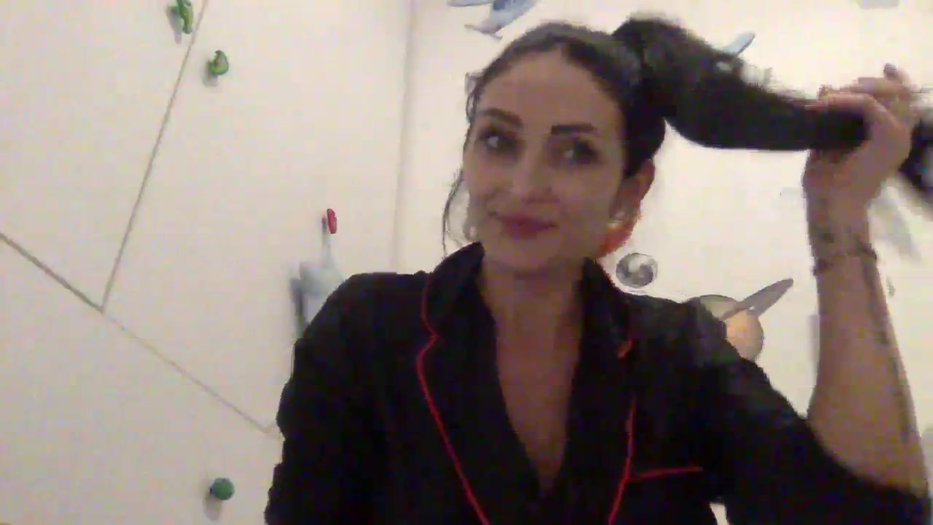 Gallery image thumbnail from Julia0410's myfreecams stream on, 01/08/2024, 19:08 image 5 of 20