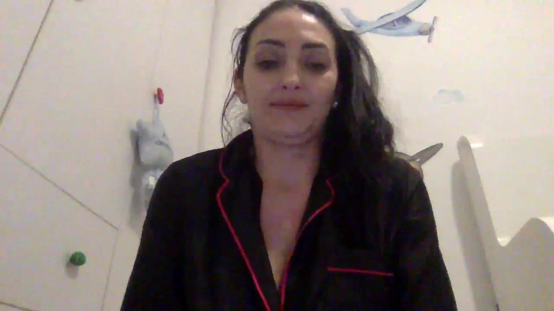 Gallery image thumbnail from Julia0410's myfreecams stream on, 01/08/2024, 19:08 image 7 of 20
