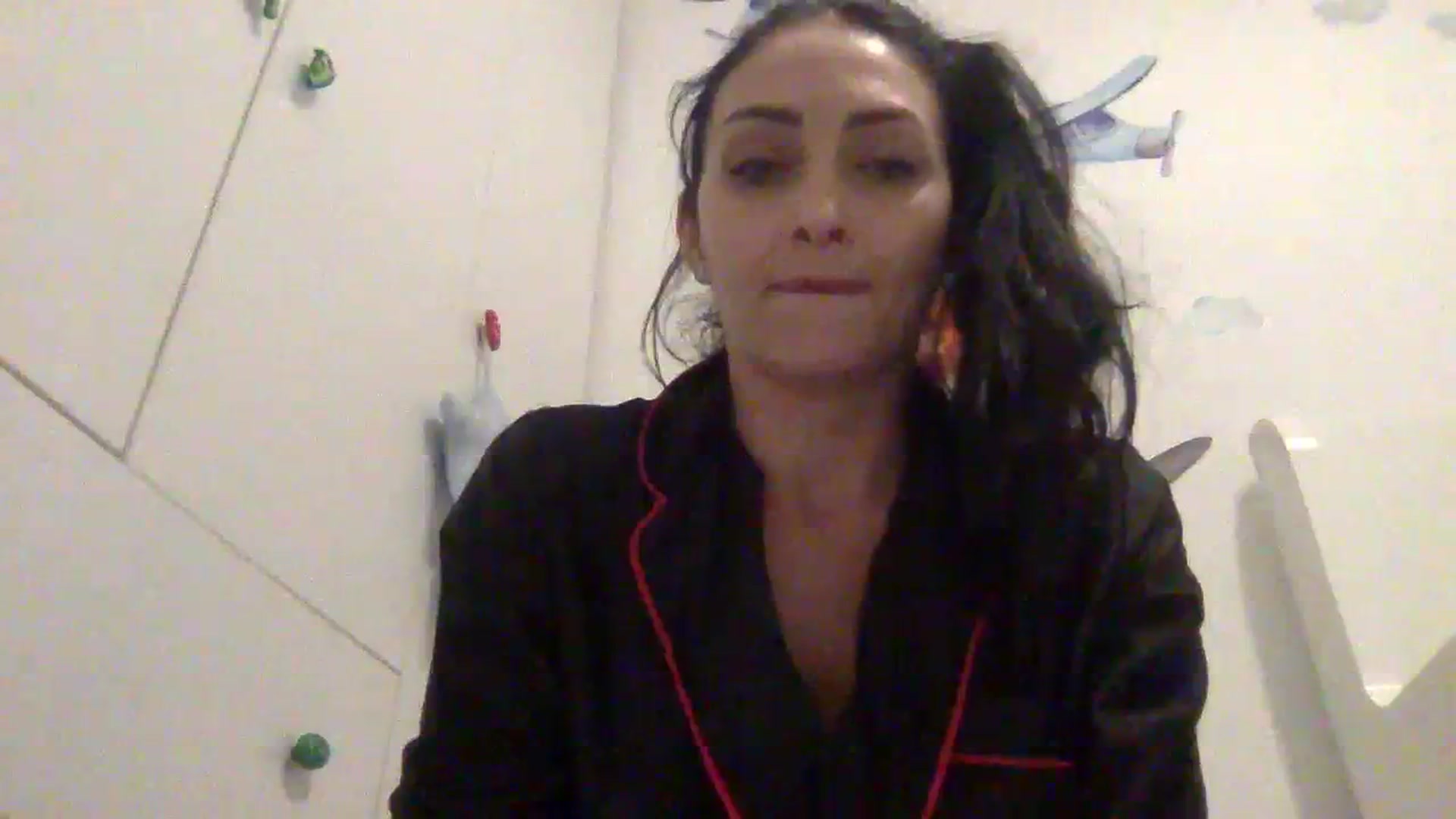 Gallery image thumbnail from Julia0410's myfreecams stream on, 01/08/2024, 19:08 image 6 of 20