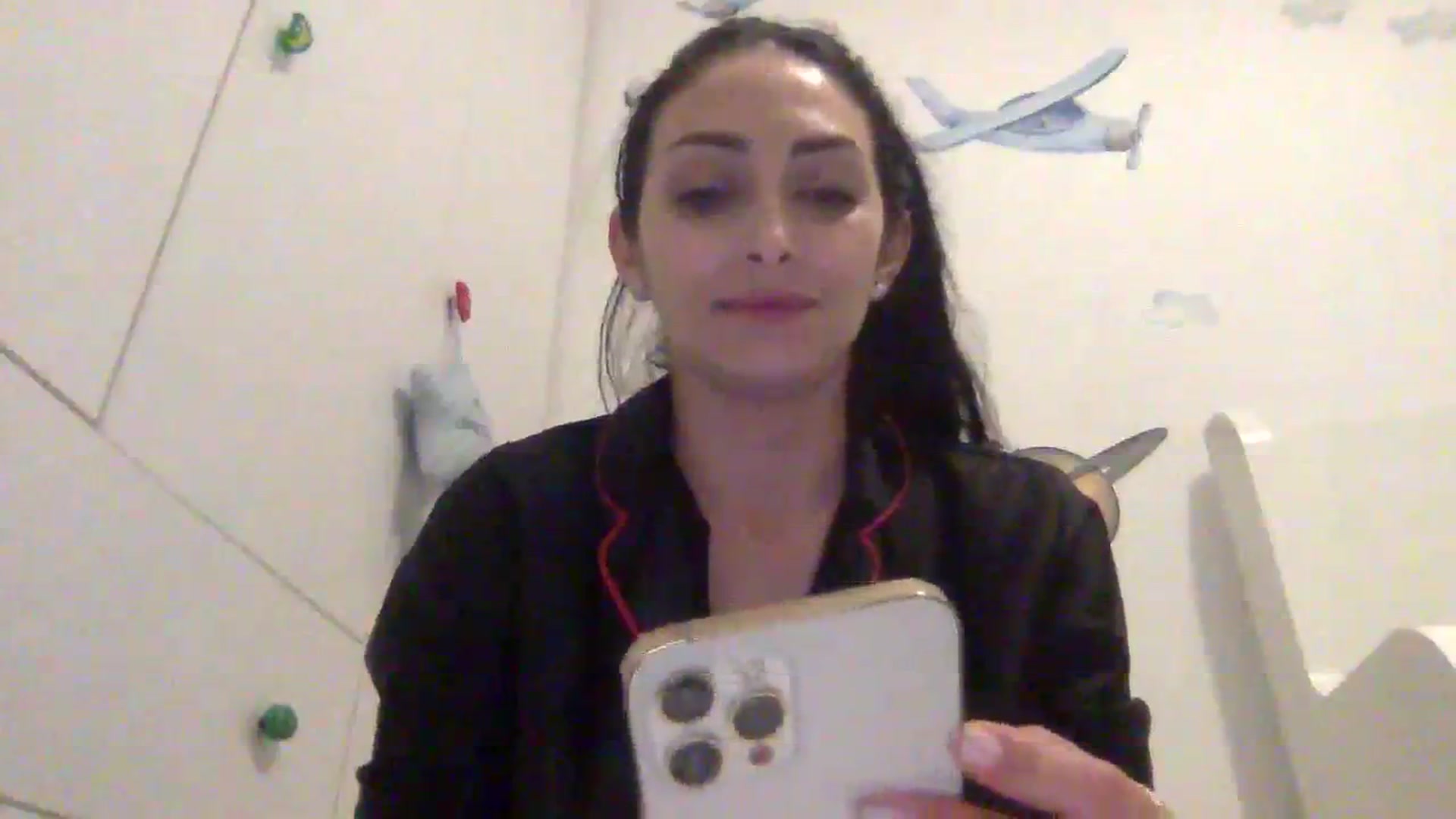Gallery image thumbnail from Julia0410's myfreecams stream on, 01/08/2024, 19:08 image 4 of 20