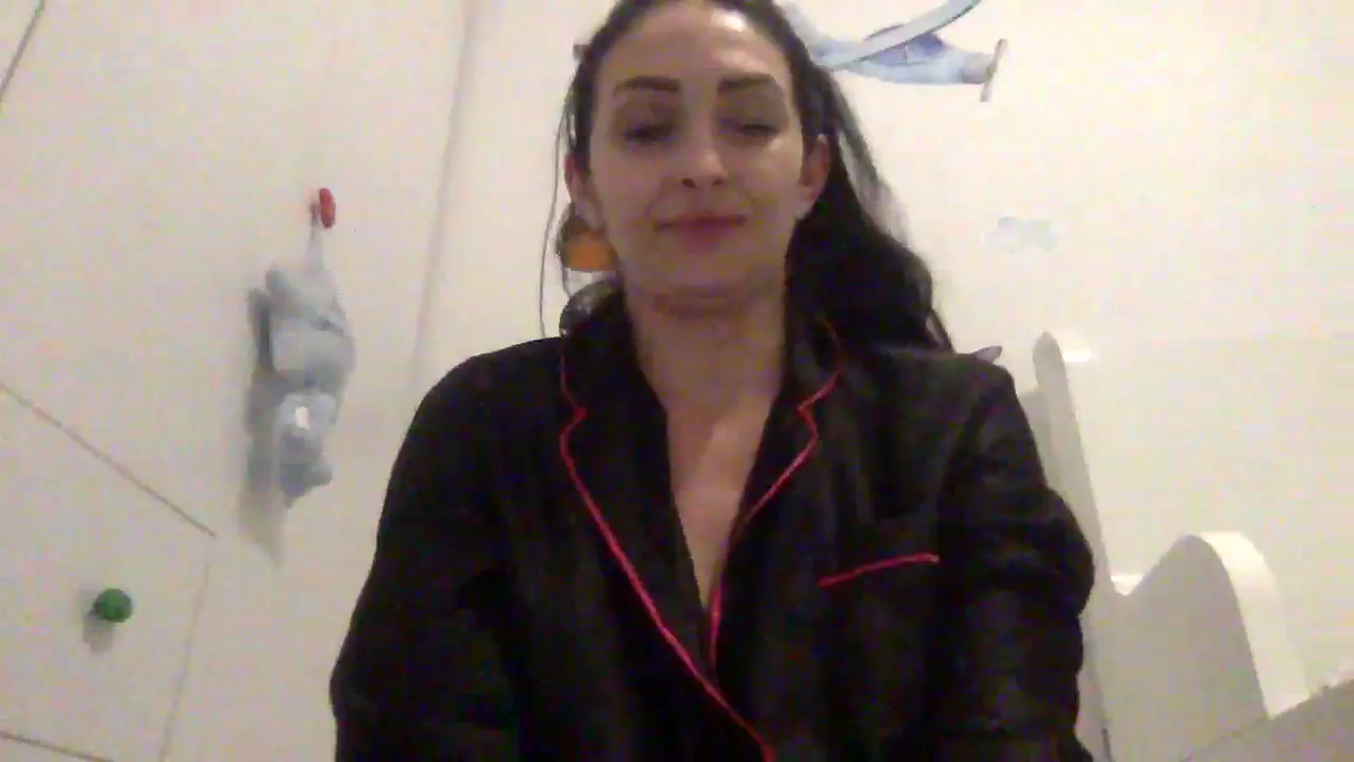 Gallery image thumbnail from Julia0410's myfreecams stream on, 01/08/2024, 19:08 image 12 of 20
