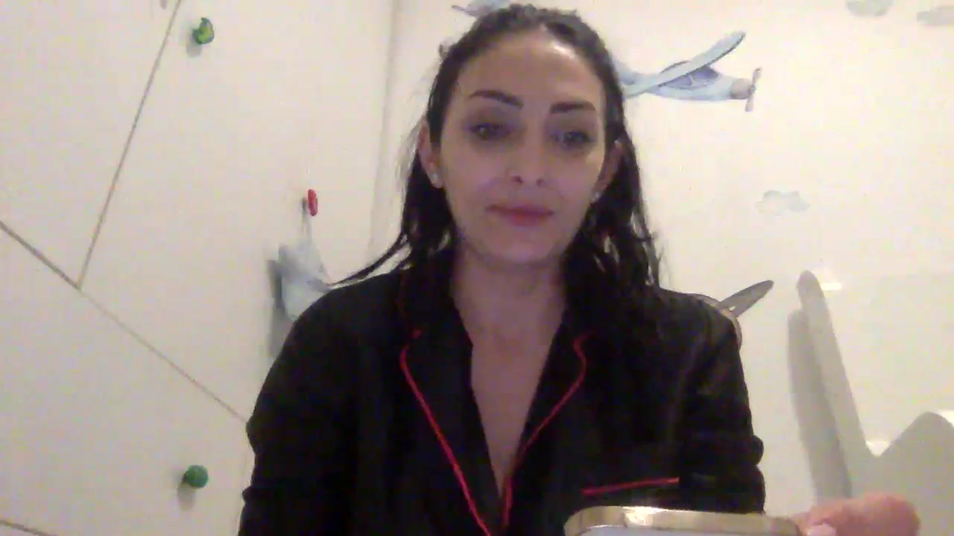 Gallery image thumbnail from Julia0410's myfreecams stream on, 01/08/2024, 19:08 image 3 of 20