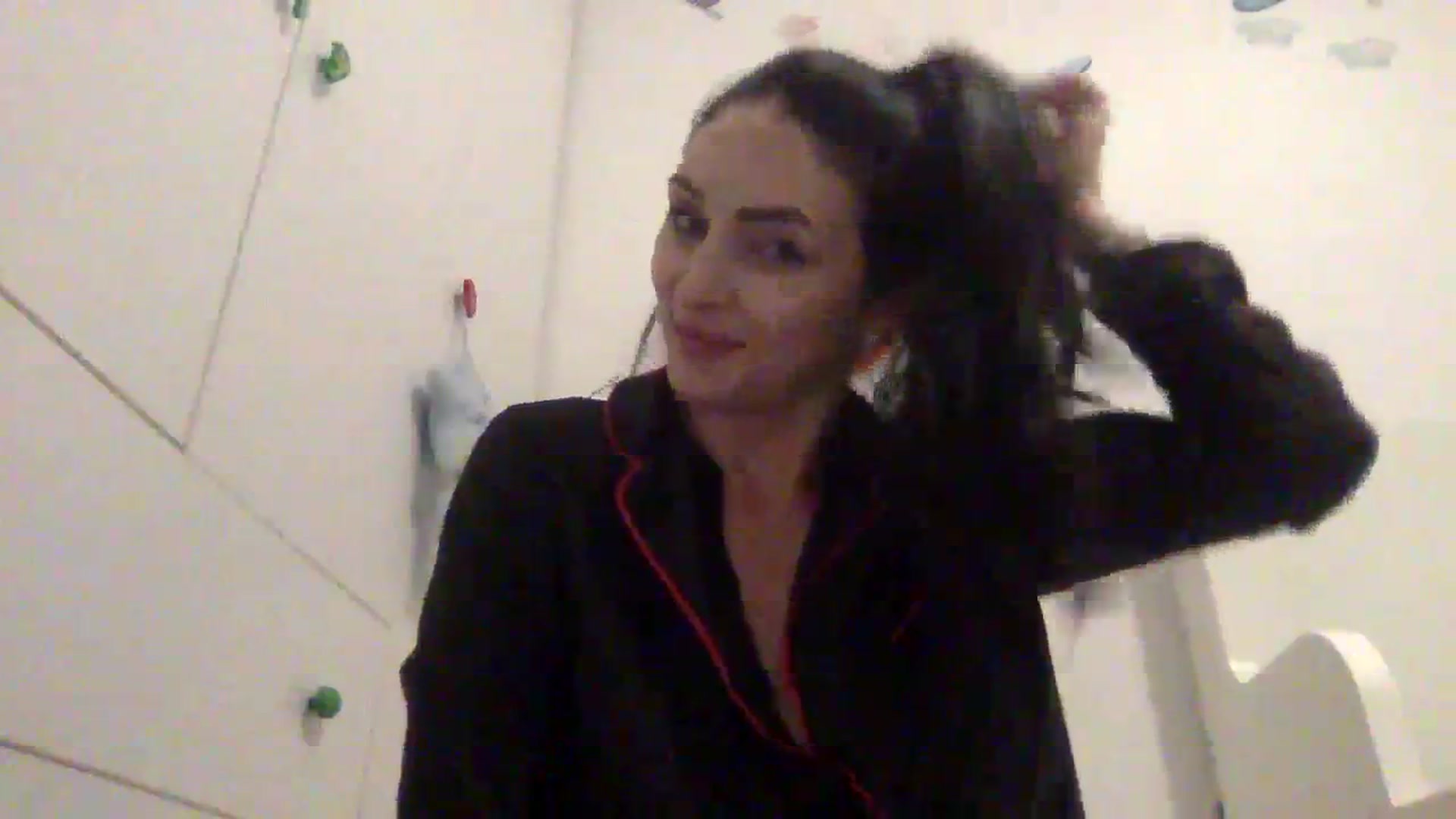 Gallery image thumbnail from Julia0410's myfreecams stream on, 01/08/2024, 19:08 image 2 of 20