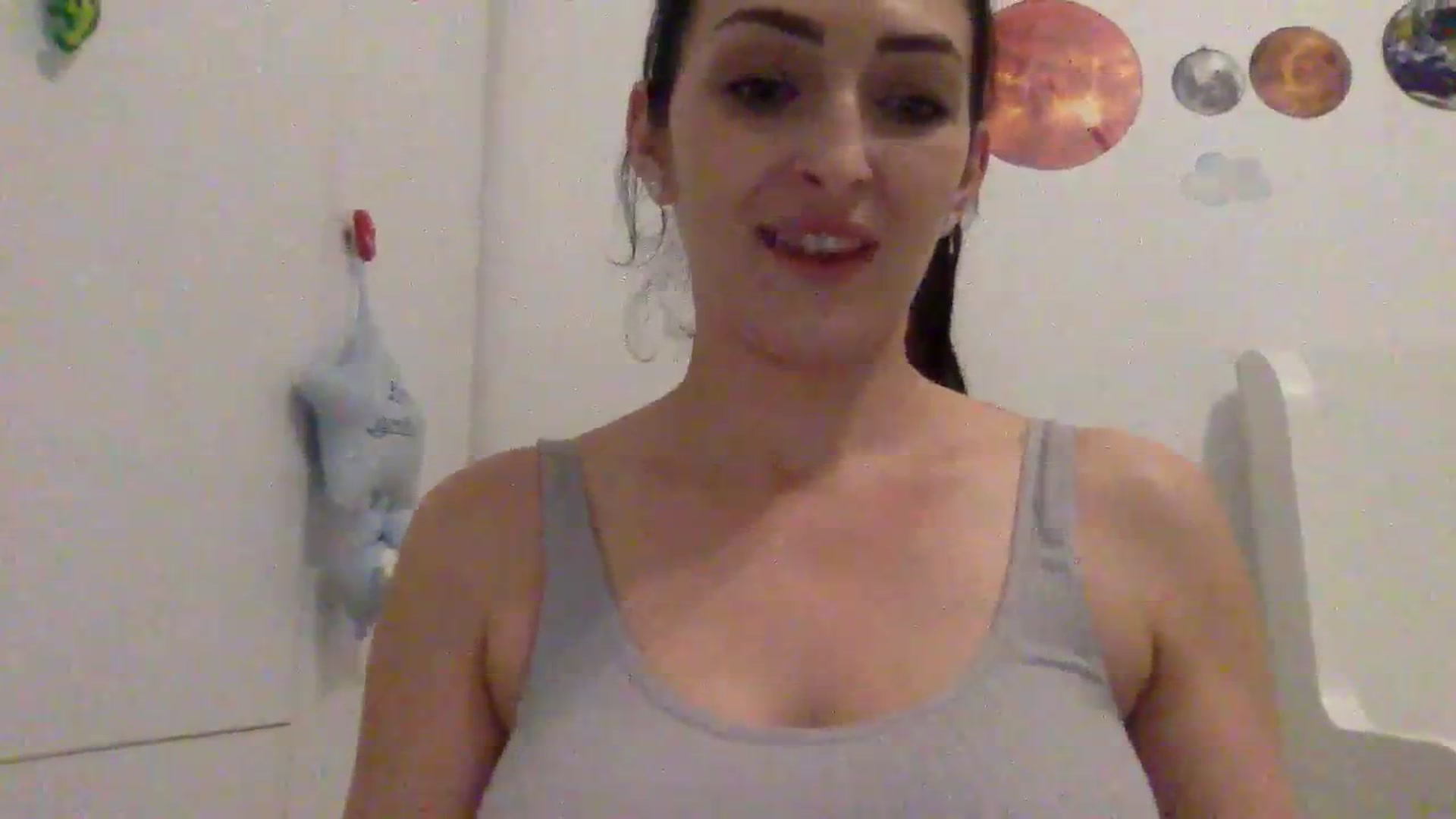 Gallery image thumbnail from Julia0410's myfreecams stream on, 01/10/2024, 17:57 image 17 of 20