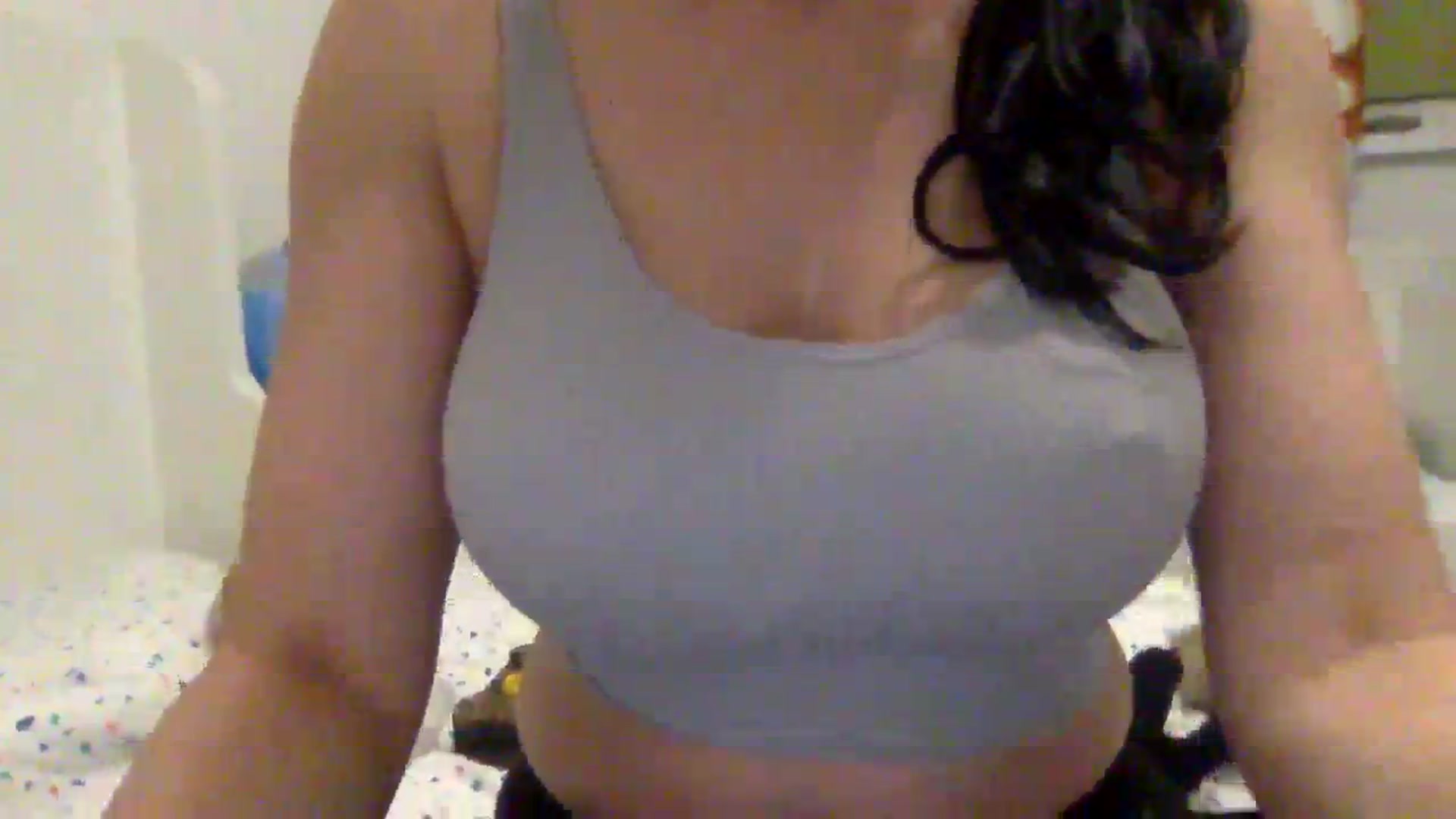 Gallery image thumbnail from Julia0410's myfreecams stream on, 01/10/2024, 17:57 image 9 of 20