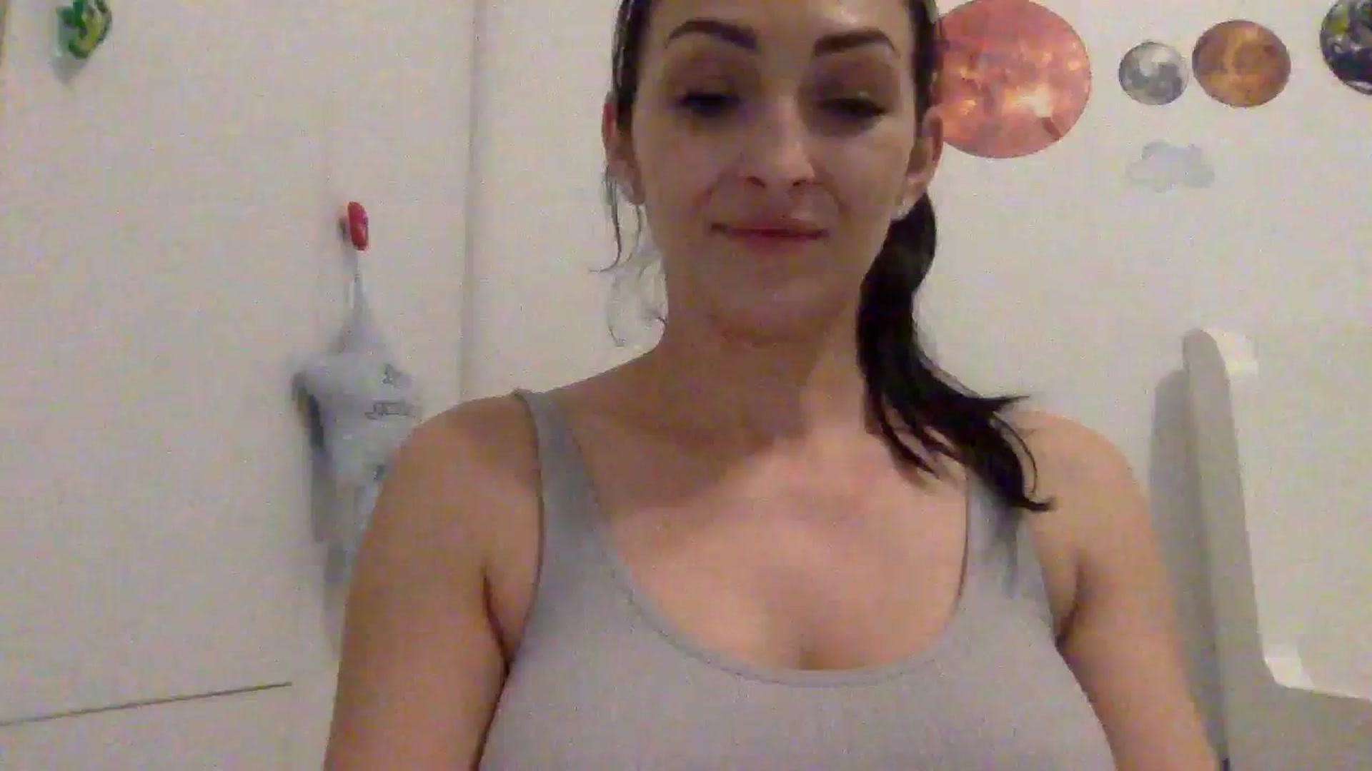 Gallery image thumbnail from Julia0410's myfreecams stream on, 01/10/2024, 17:57 image 16 of 20