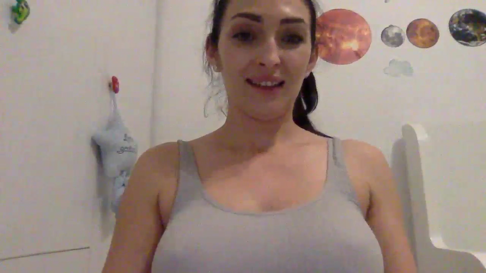 Gallery image thumbnail from Julia0410's myfreecams stream on, 01/10/2024, 17:57 image 13 of 20