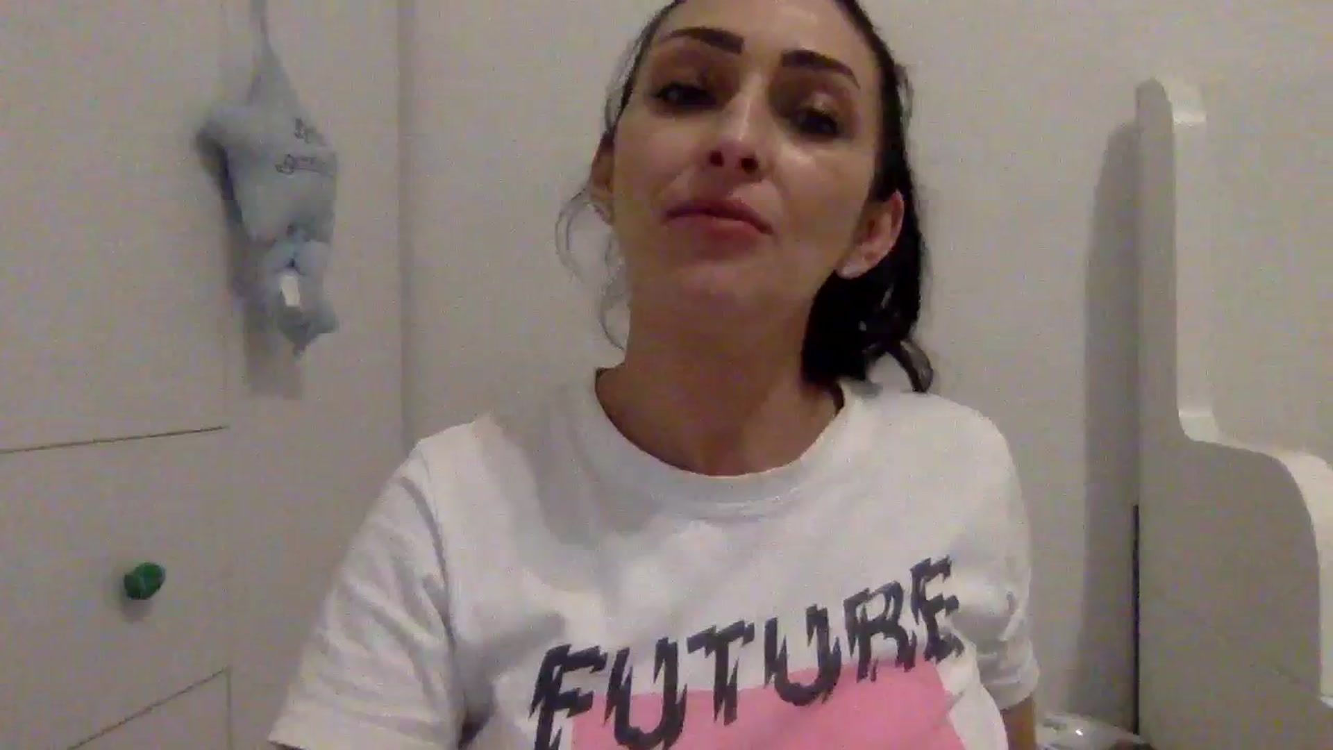 Gallery image thumbnail from Julia0410's myfreecams stream on, 01/12/2024, 19:12 image 2 of 20