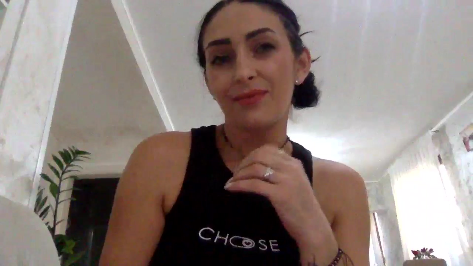 Gallery image thumbnail from Julia0410's myfreecams stream on, 08/01/2024, 17:08 image 19 of 20