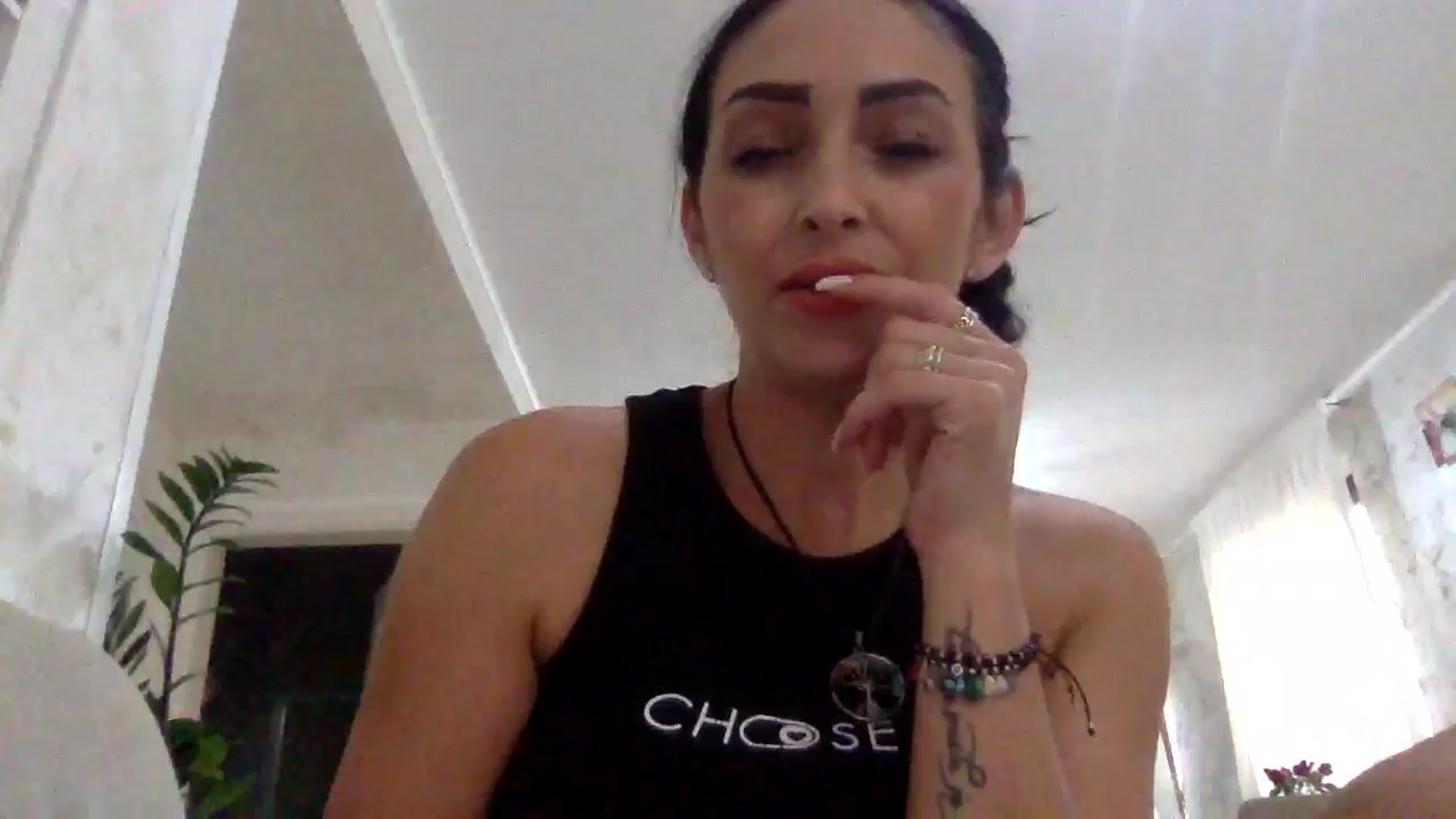 Gallery image thumbnail from Julia0410's myfreecams stream on, 08/01/2024, 17:08 image 17 of 20