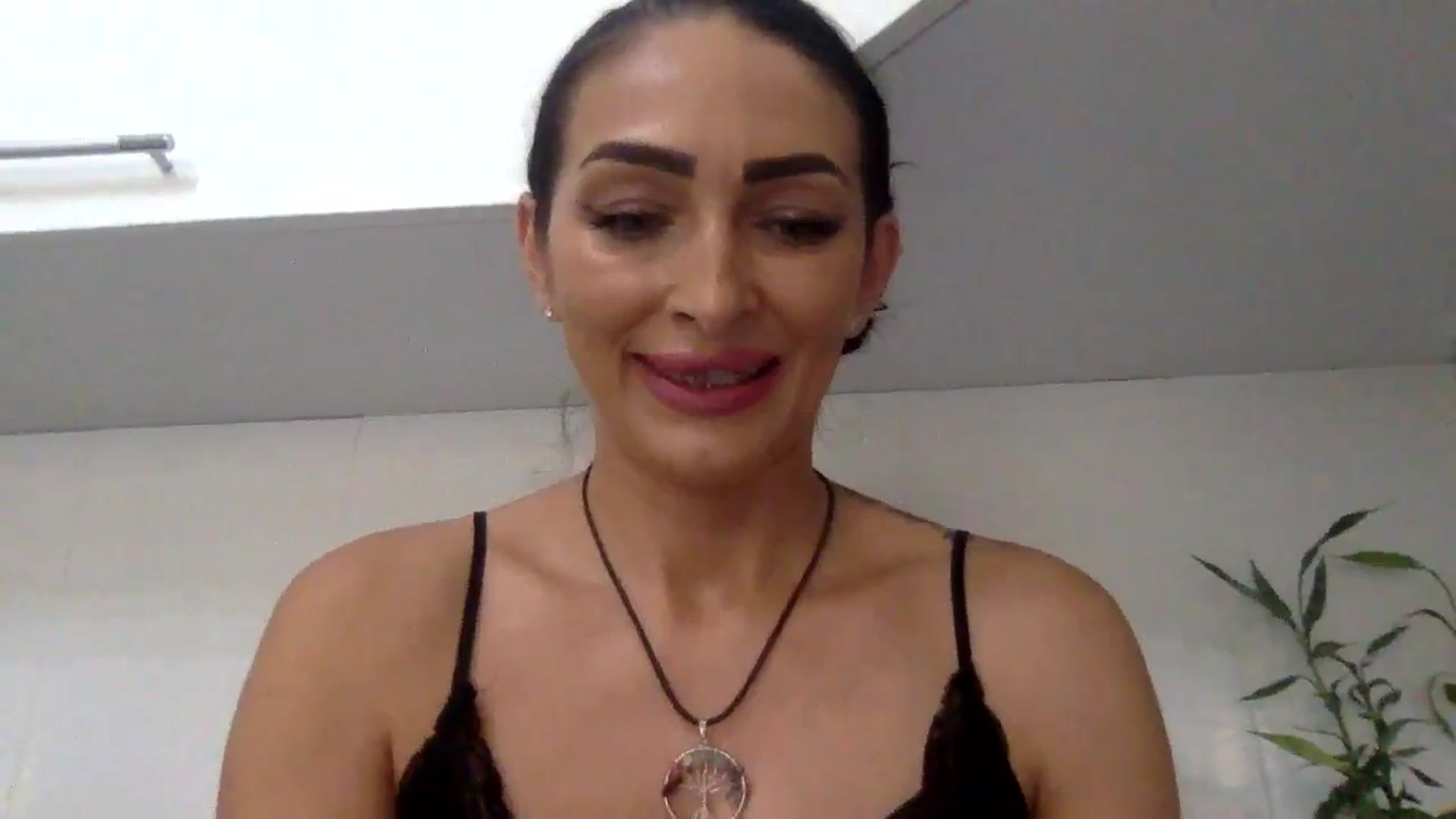 Gallery image thumbnail from Julia0410's myfreecams stream on, 08/06/2024, 11:33 image 5 of 20