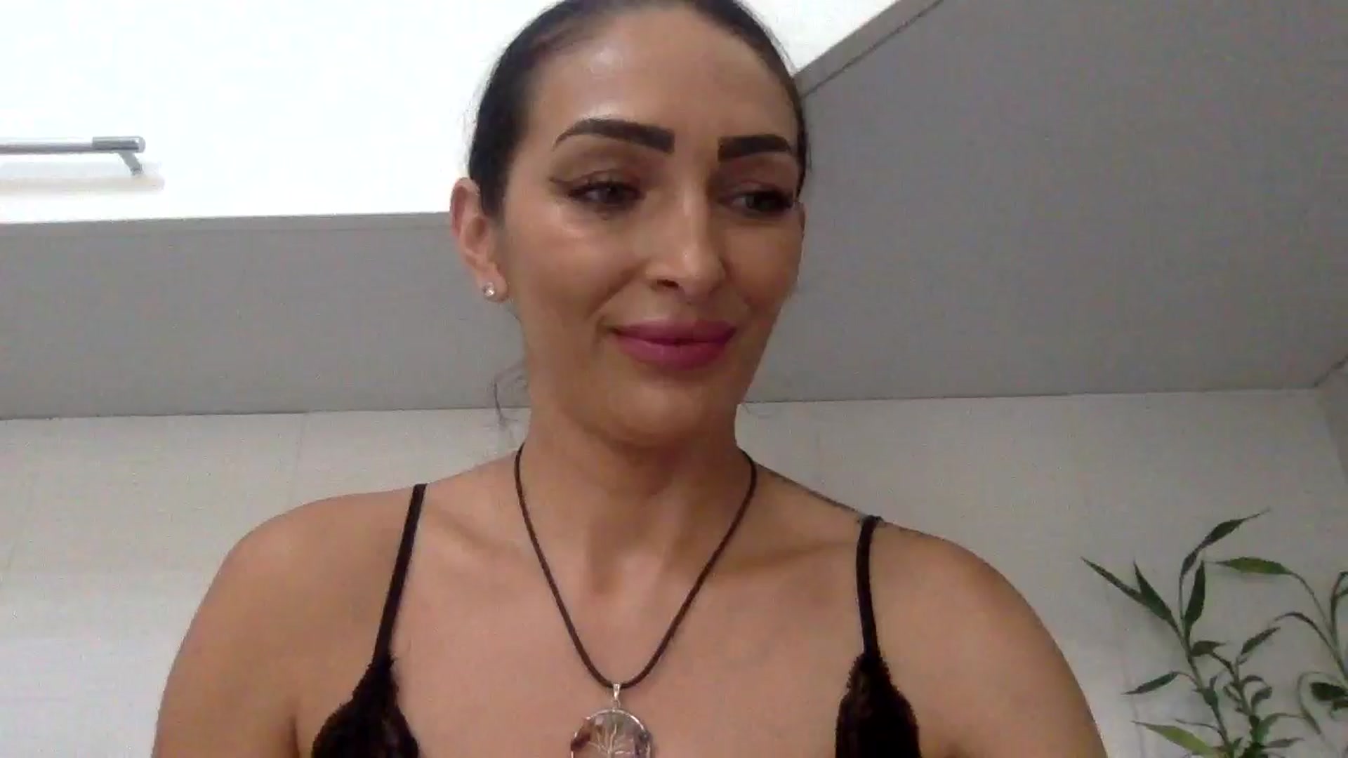 Gallery image thumbnail from Julia0410's myfreecams stream on, 08/06/2024, 11:33 image 3 of 20
