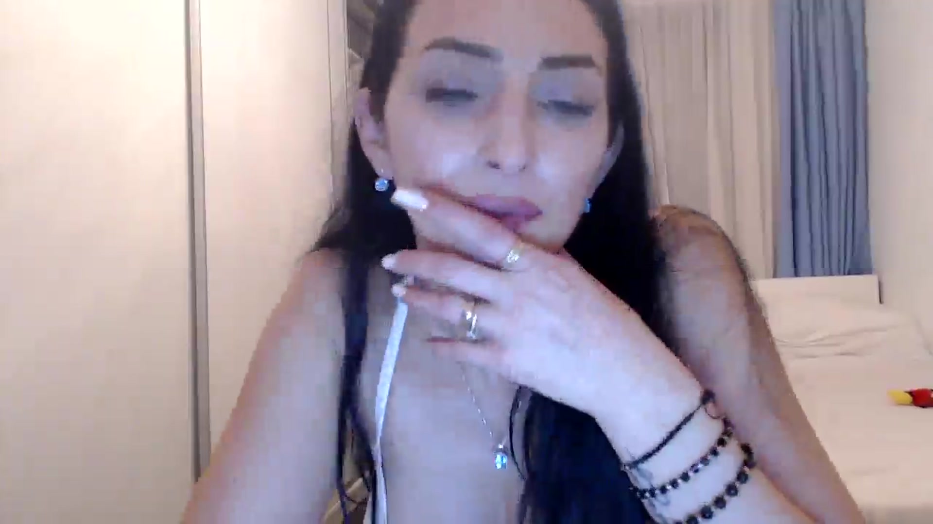 Gallery image thumbnail from Julia0410's myfreecams stream on, 01/01/2025, 18:13 image 11 of 20