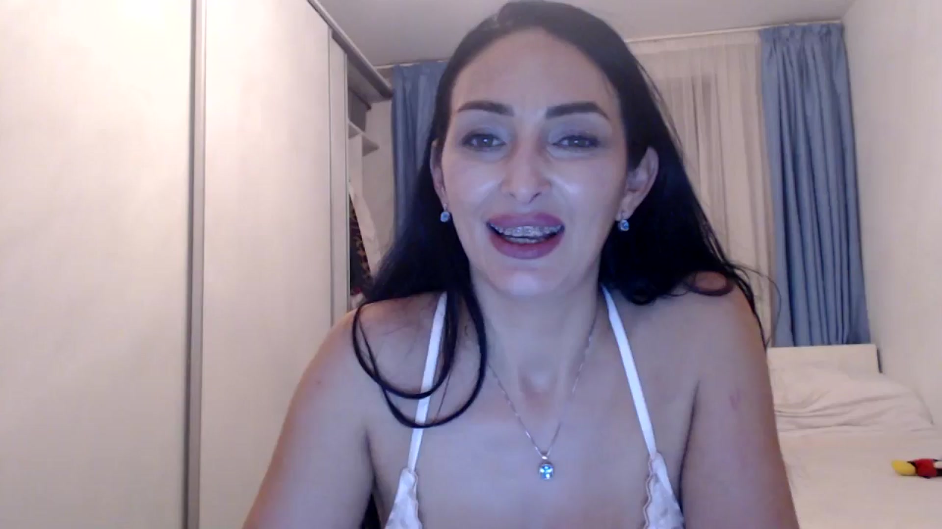 Gallery image thumbnail from Julia0410's myfreecams stream on, 01/01/2025, 18:13 image 4 of 20