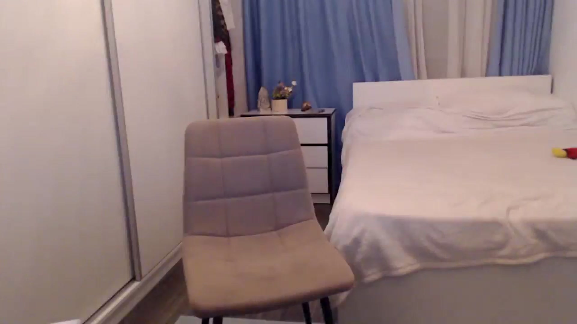 Gallery image thumbnail from Julia0410's myfreecams stream on, 01/01/2025, 18:13 image 6 of 20