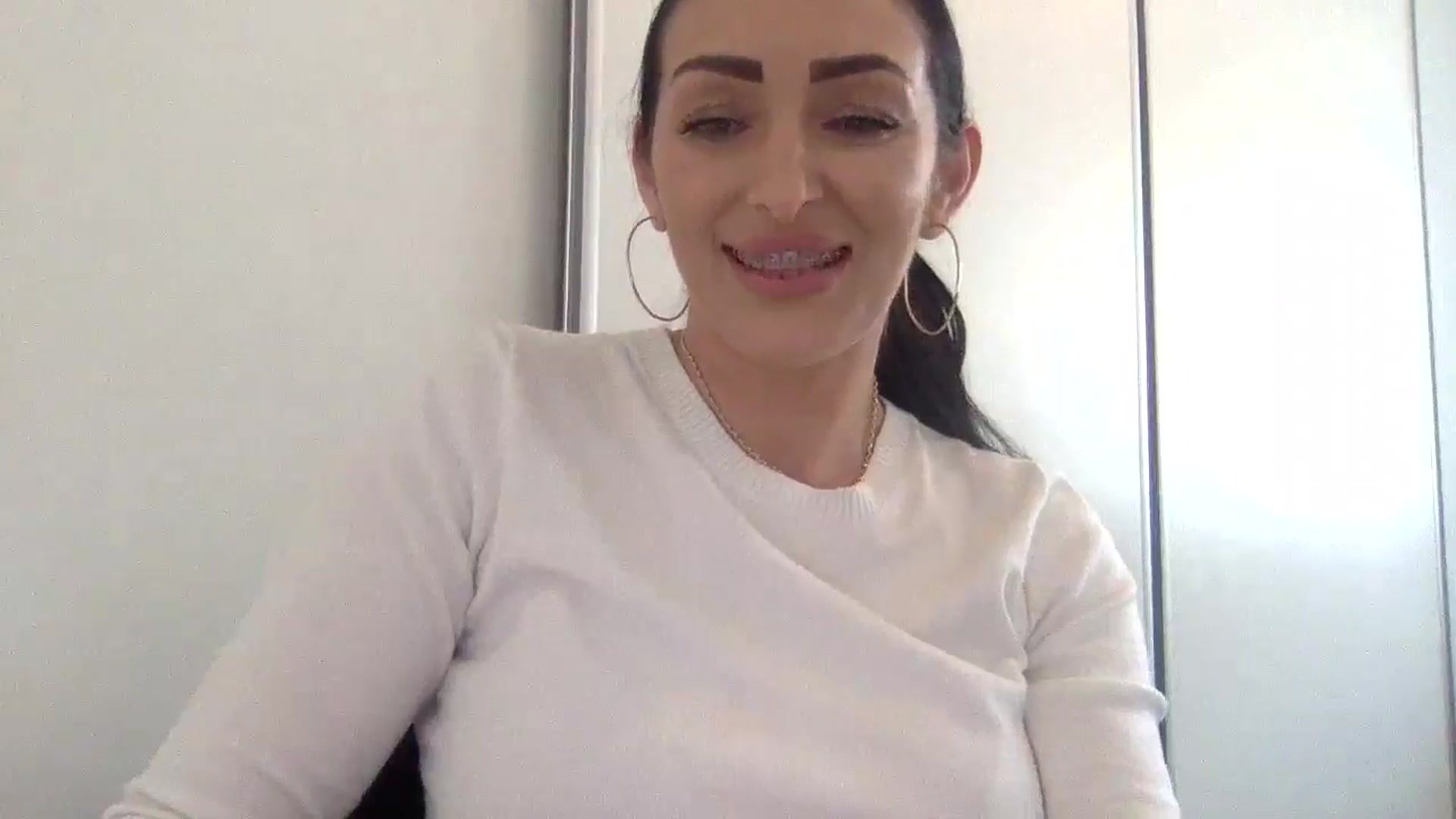 Gallery image thumbnail from Julia0410's myfreecams stream on, 04/07/2025, 14:24 image 18 of 20