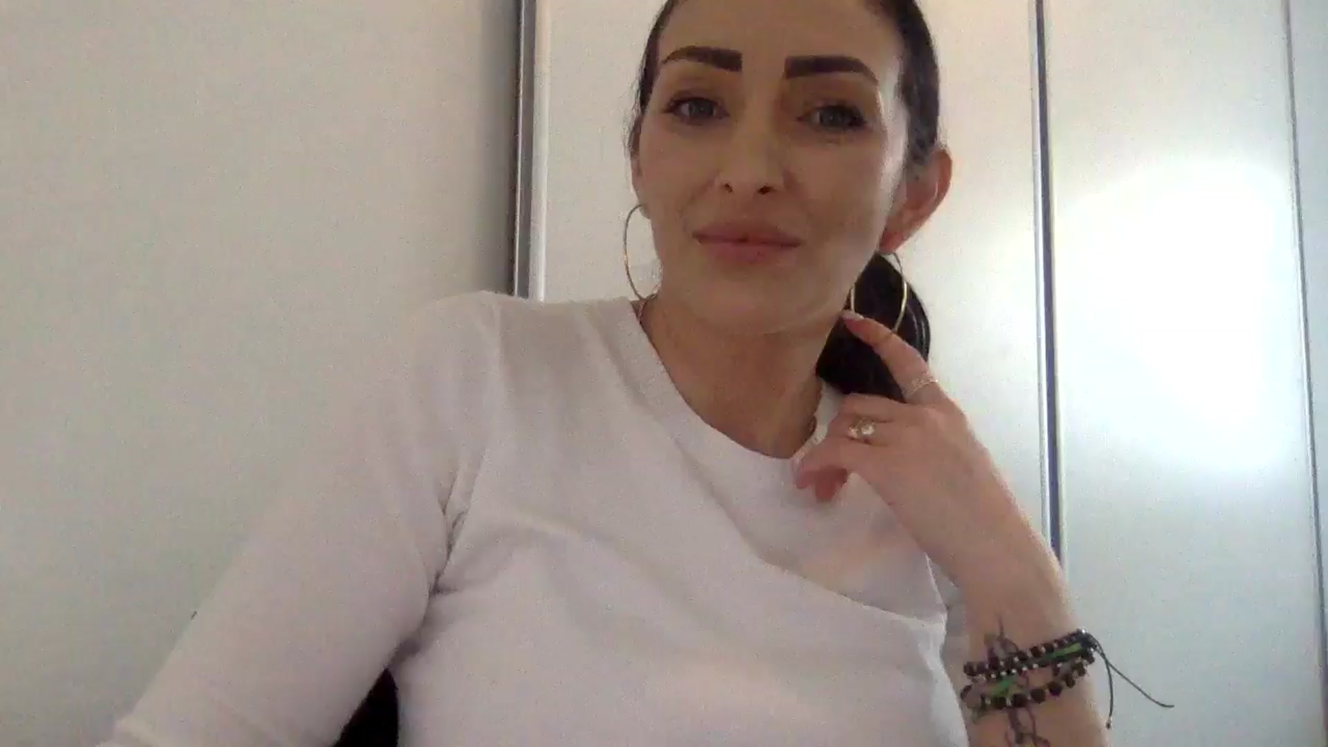Gallery image thumbnail from Julia0410's myfreecams stream on, 04/07/2025, 14:24 image 16 of 20