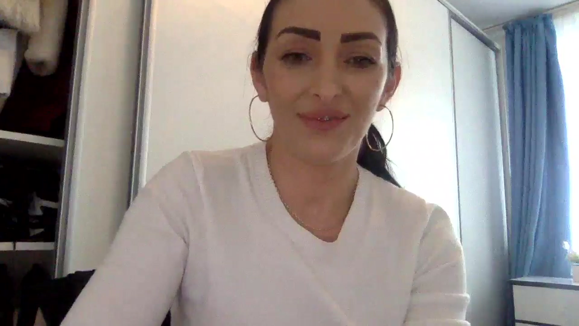 Gallery image thumbnail from Julia0410's myfreecams stream on, 04/07/2025, 14:24 image 3 of 20