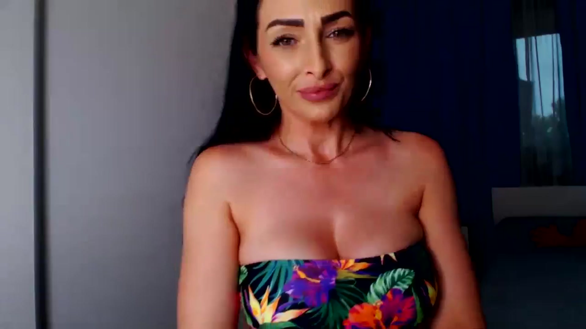 Gallery image thumbnail from Julia0410's myfreecams stream on, 05/25/2025, 15:17 image 4 of 20