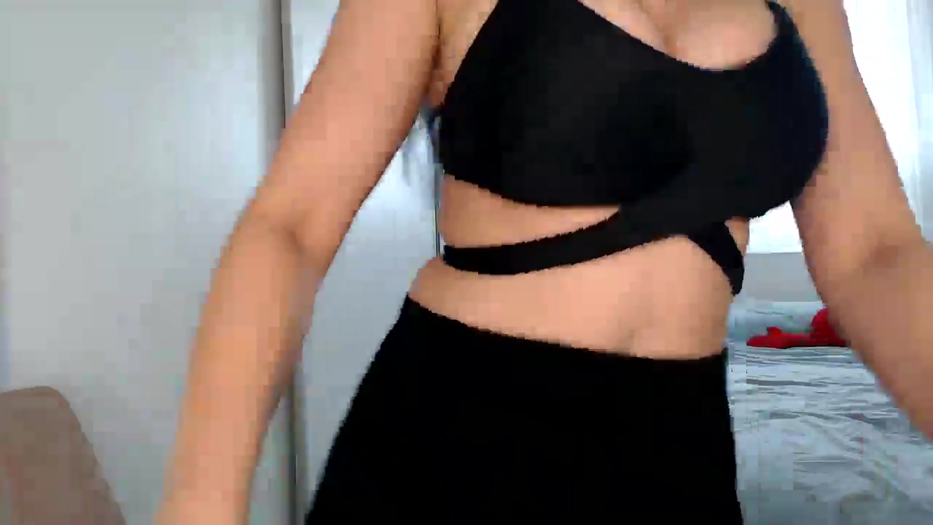 Gallery image thumbnail from Julia0410's myfreecams stream on, 05/28/2025, 14:38 image 13 of 20