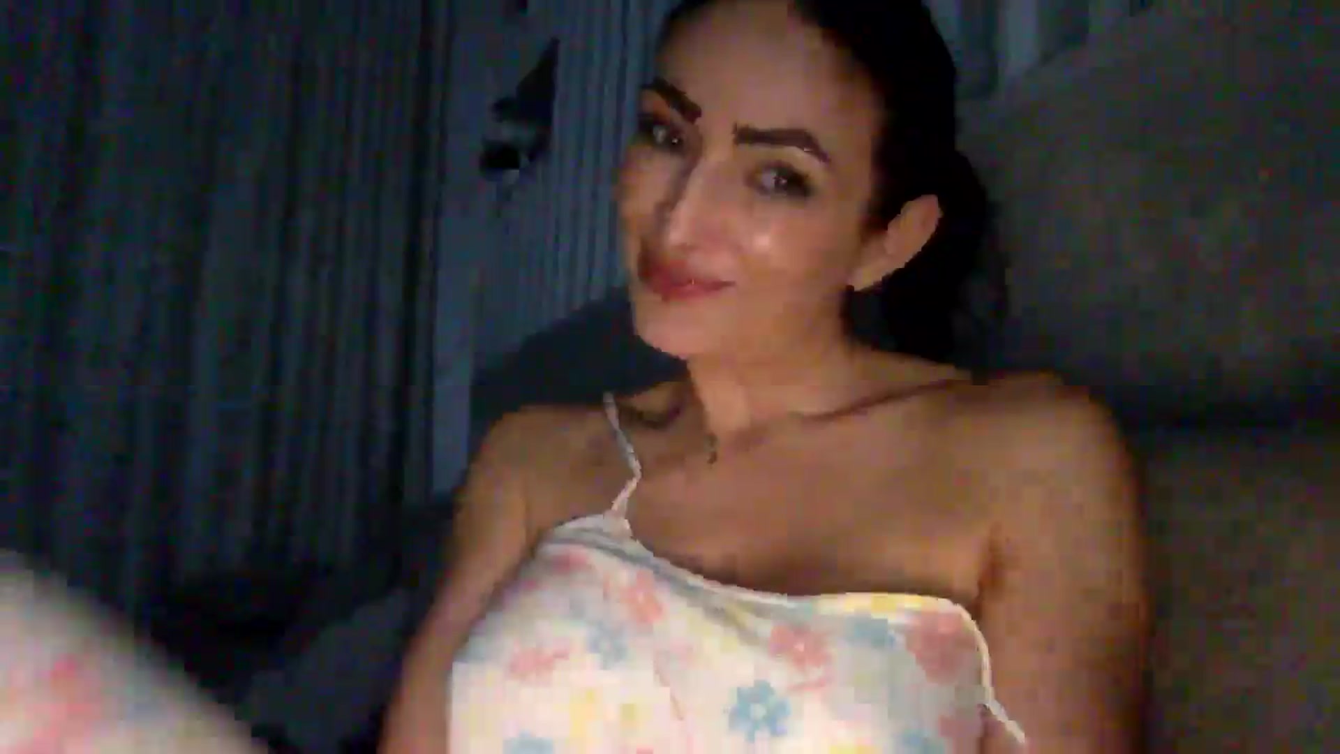 Gallery image thumbnail from Julia0410's myfreecams stream on, 12/08/2025, 21:30 image 16 of 20