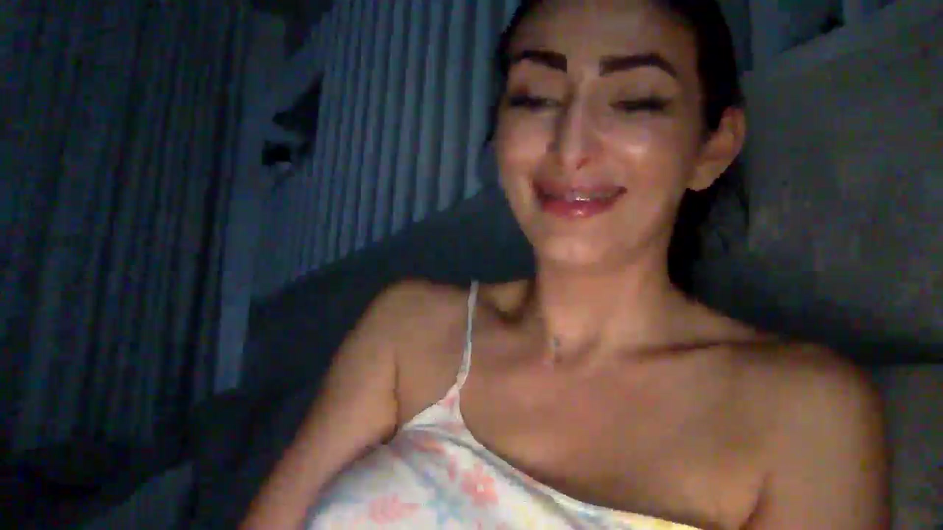 Gallery image thumbnail from Julia0410's myfreecams stream on, 12/08/2025, 21:30 image 15 of 20