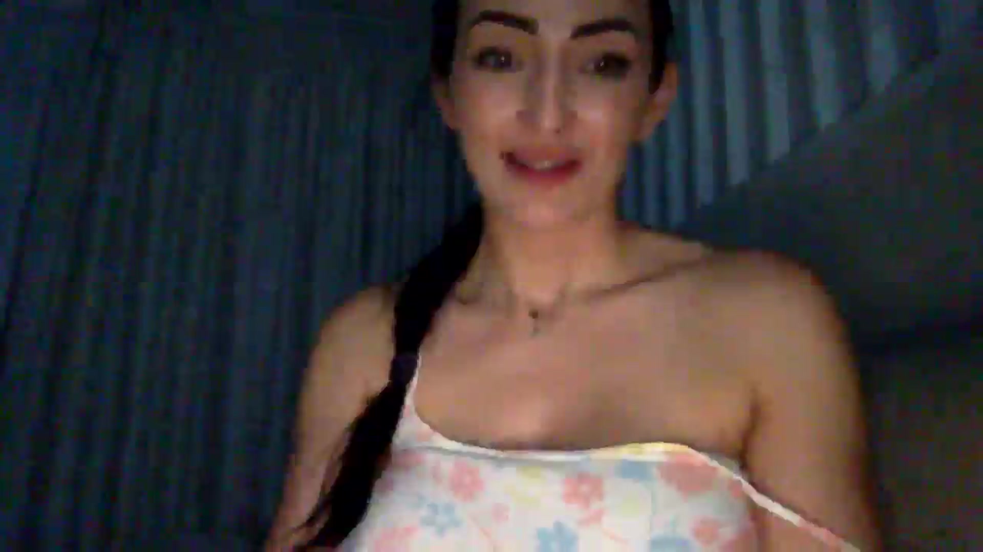 Gallery image thumbnail from Julia0410's myfreecams stream on, 12/08/2025, 21:30 image 17 of 20