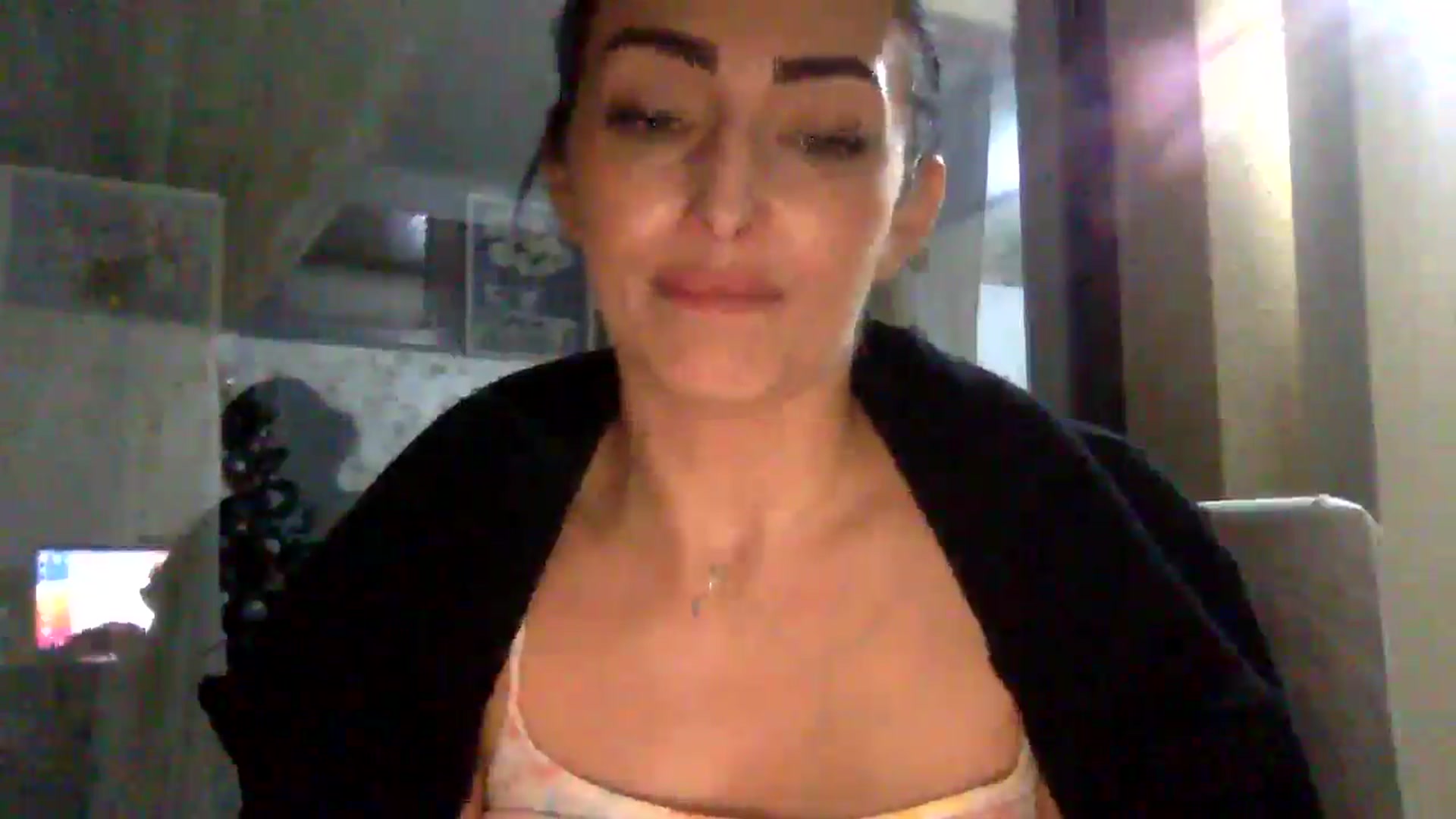 Gallery image thumbnail from Julia0410's myfreecams stream on, 12/08/2025, 21:30 image 10 of 20