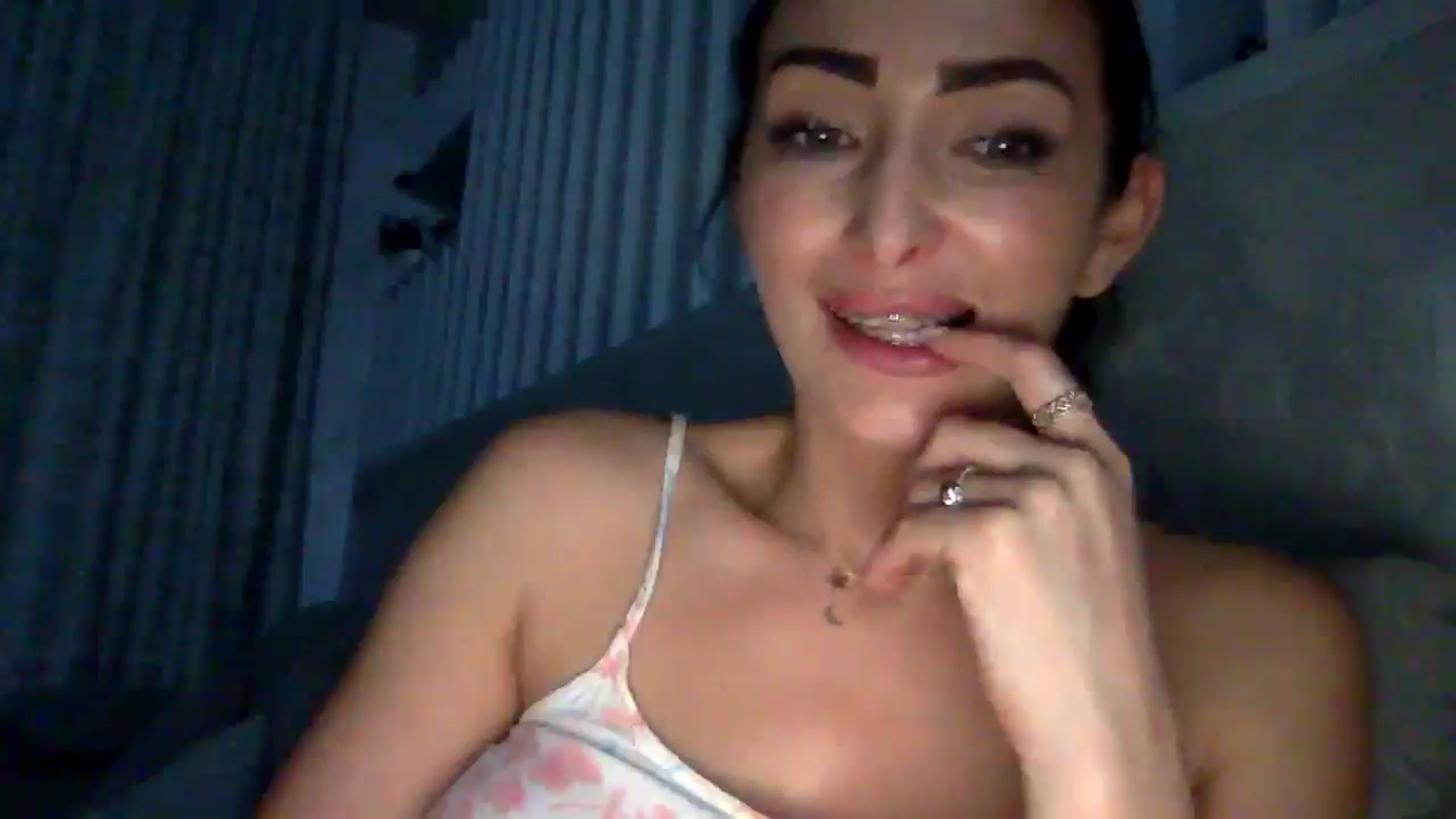 Gallery image thumbnail from Julia0410's myfreecams stream on, 12/08/2025, 21:30 image 14 of 20