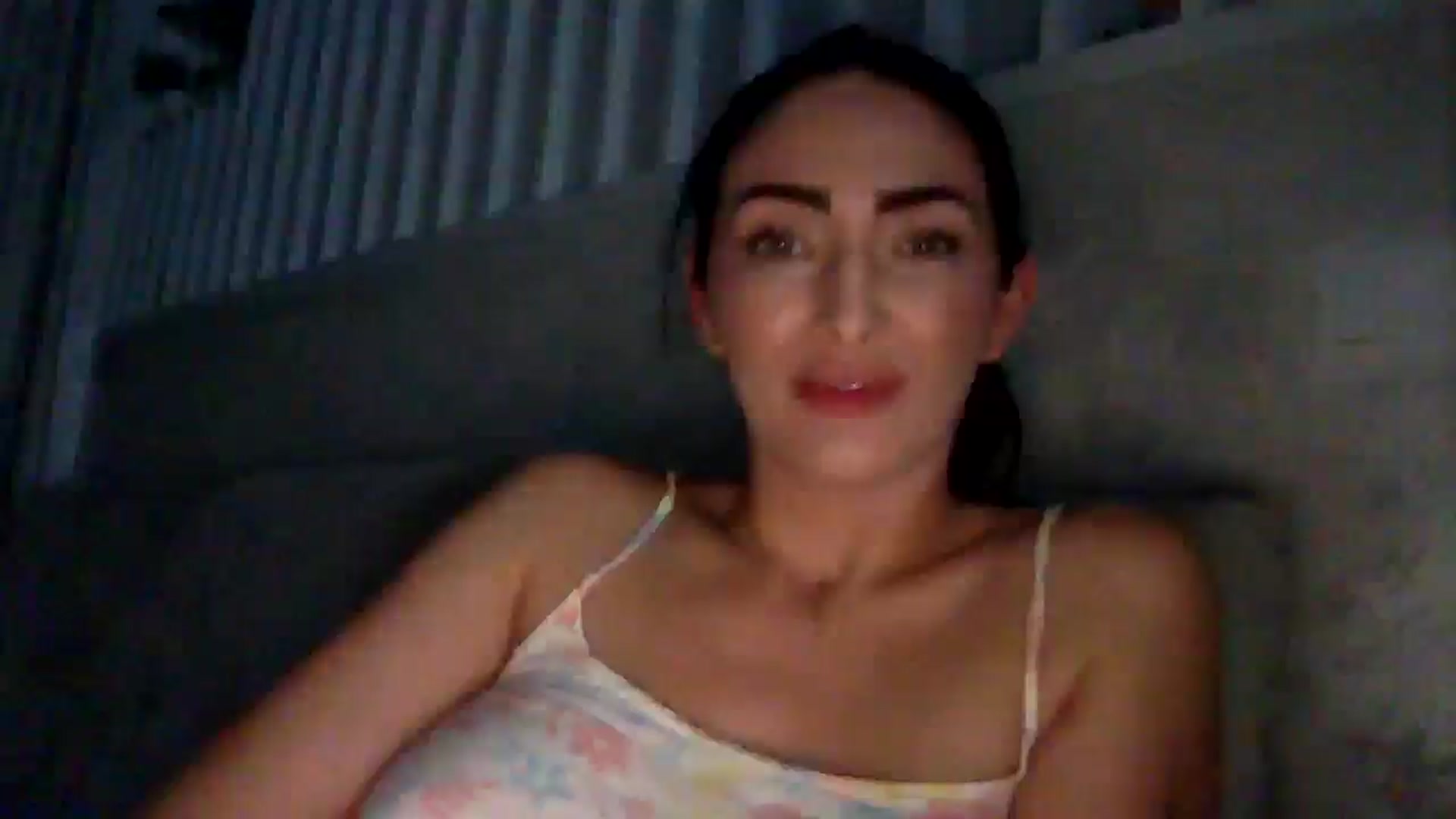Gallery image thumbnail from Julia0410's myfreecams stream on, 12/14/2025, 20:57 image 1 of 20