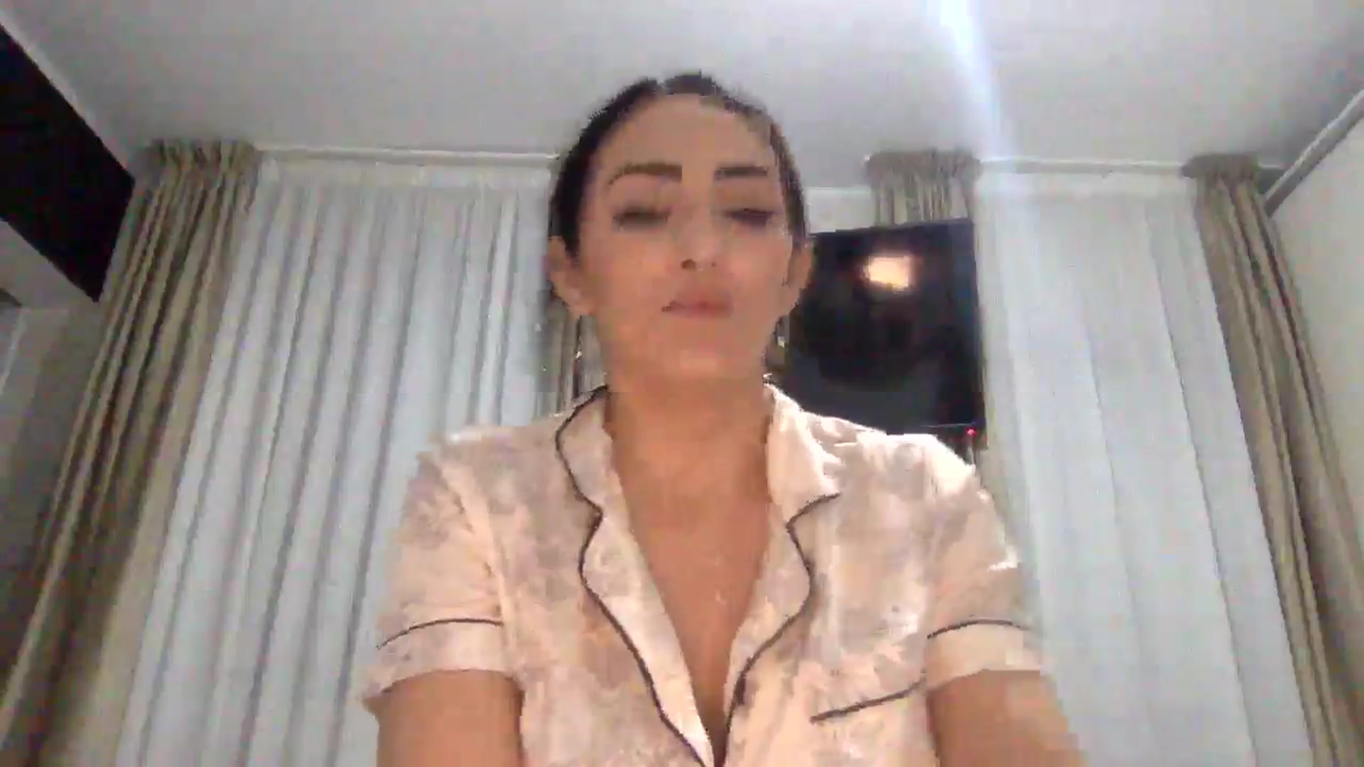Gallery image thumbnail from Julia0410's myfreecams stream on, 12/21/2025, 19:29 image 5 of 20
