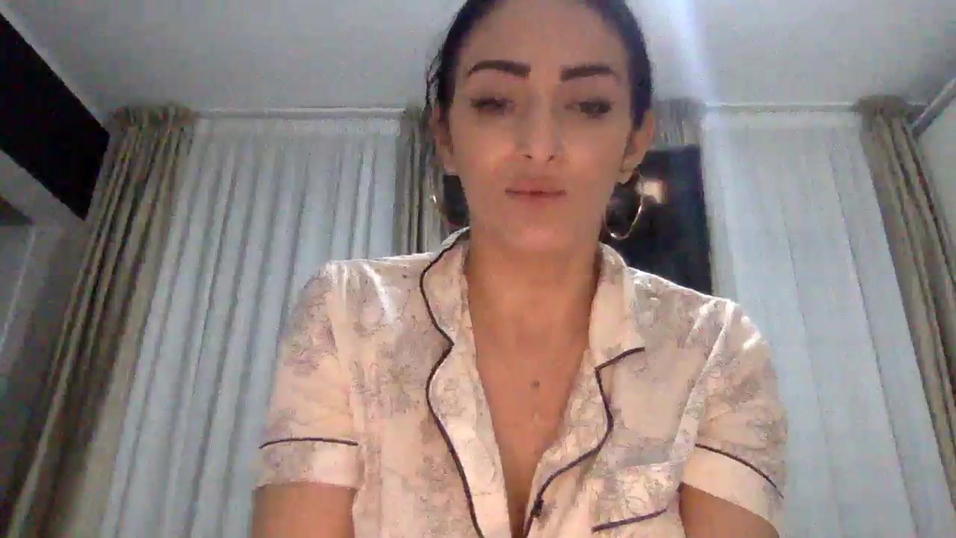 Gallery image thumbnail from Julia0410's myfreecams stream on, 12/21/2025, 19:29 image 13 of 20