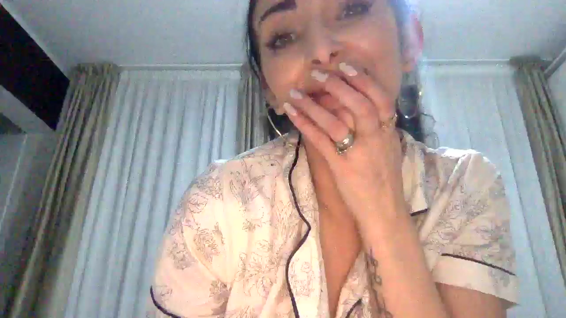 Gallery image thumbnail from Julia0410's myfreecams stream on, 12/21/2025, 19:29 image 11 of 20