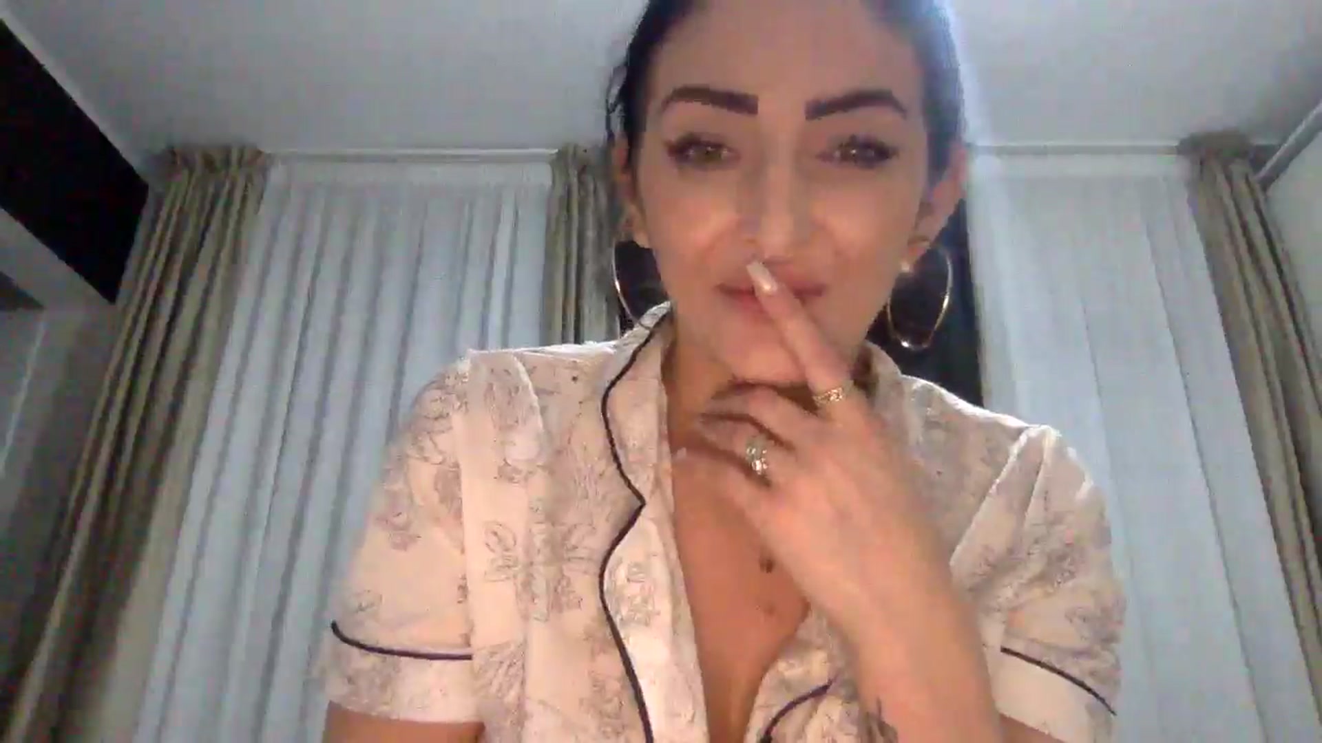 Gallery image thumbnail from Julia0410's myfreecams stream on, 12/21/2025, 19:29 image 14 of 20