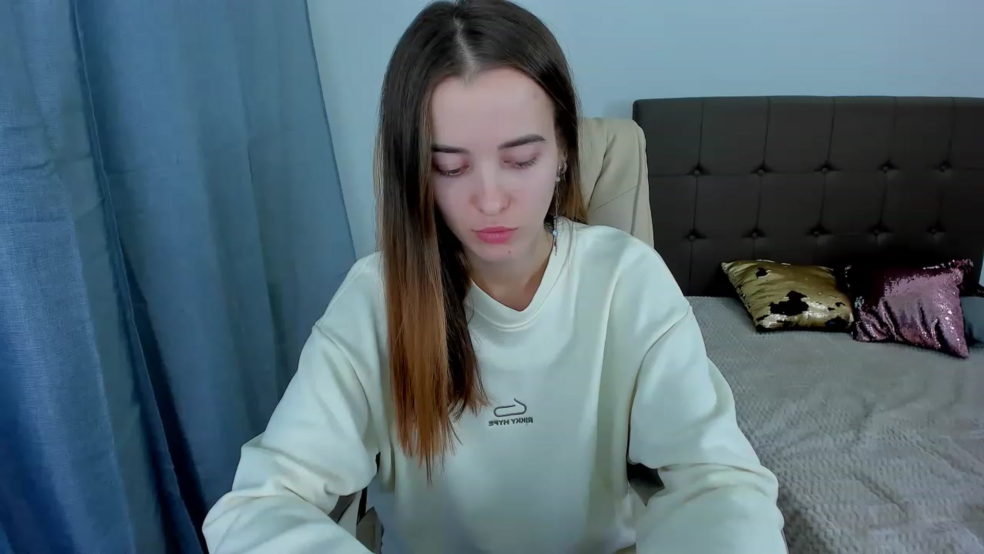 Gallery image thumbnail from JuliaDreamsi's myfreecams stream on, 12/01/2022, 11:47 image 8 of 20