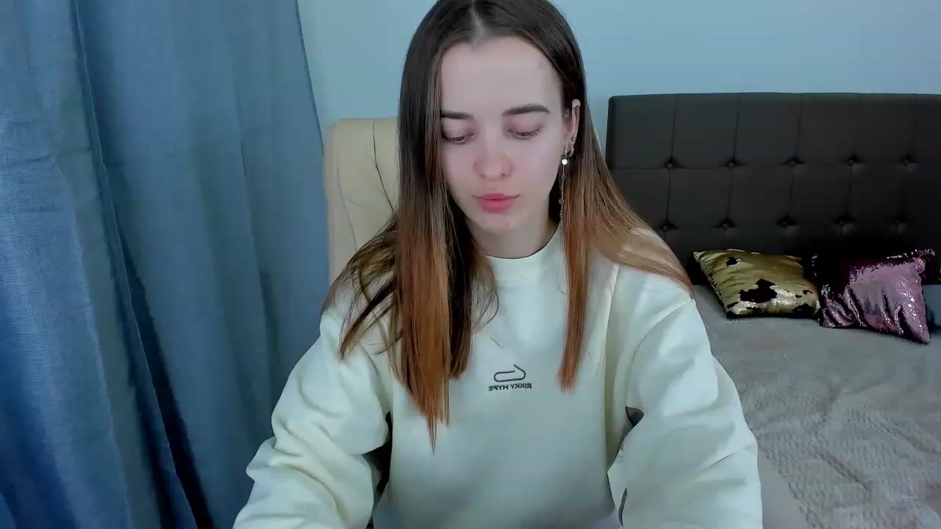 Gallery image thumbnail from JuliaDreamsi's myfreecams stream on, 12/01/2022, 11:47 image 12 of 20